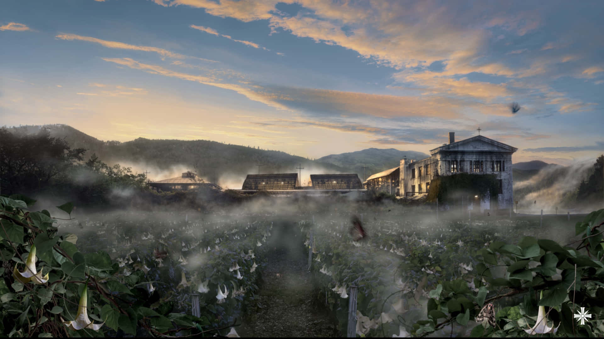 Far Cry 5 4K 桌布 壁紙 — 霧氣籠罩的黎明包裹著一座廢棄的豪宅和火車站，坐落在白色花田中，背景是山脈。