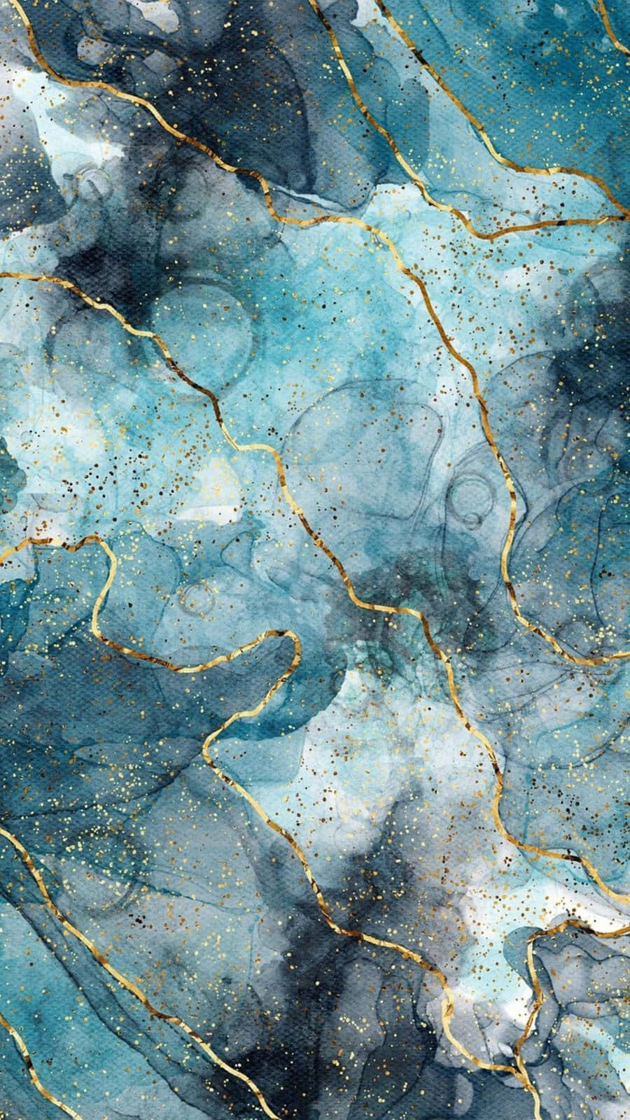 Marble Phone 桌布 壁紙 — 青綠色和金色的抽象水彩漩渦，帶有閃爍的斑點和流動的有機線條。
