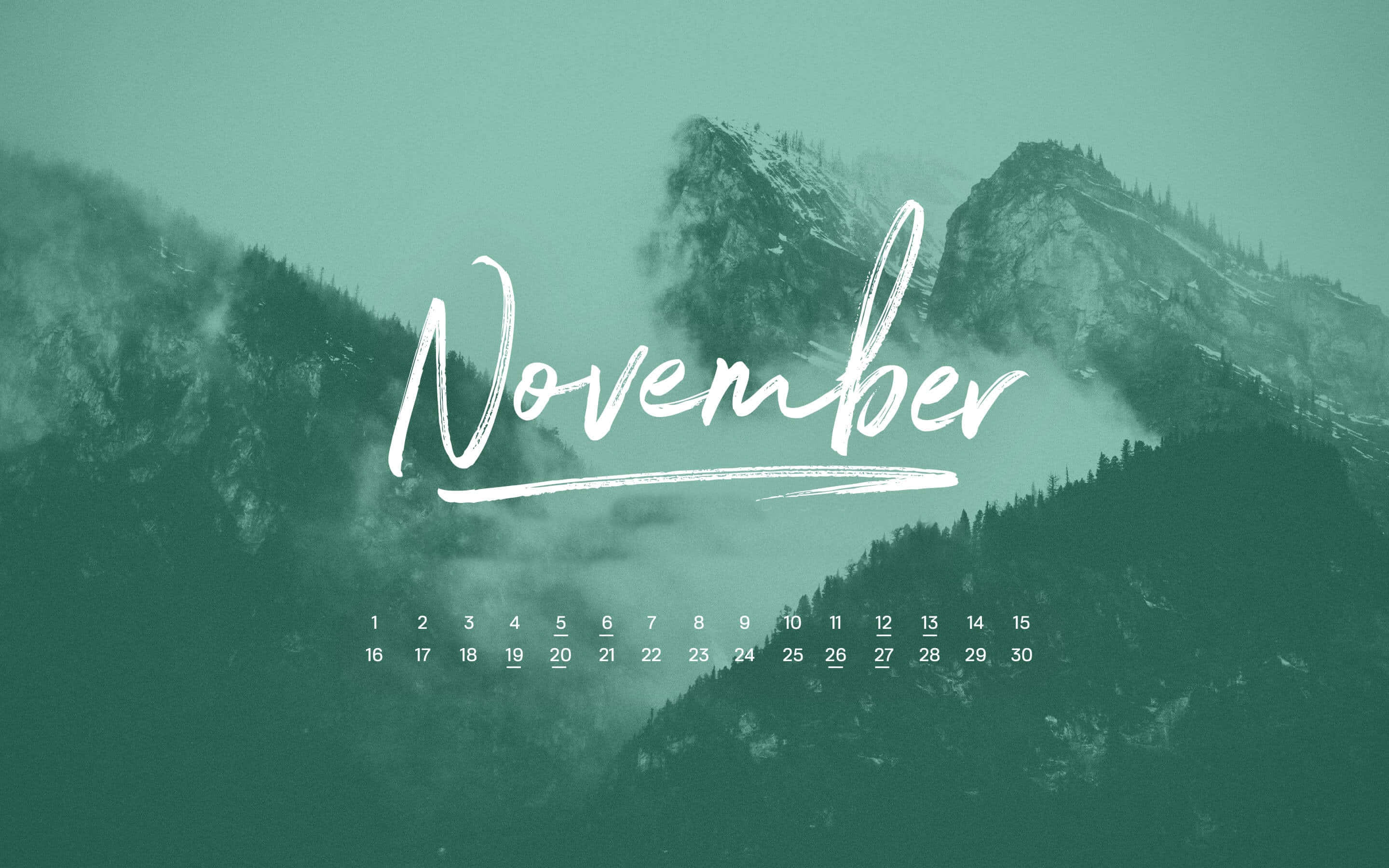 November Desktop 桌布 壁紙 — 青綠色的山景，霧氣繚繞的山峰，以及白色草書的十一月日曆疊加。