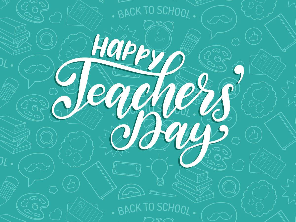 Greetings 桌布 壁紙 — 青綠色背景，白色書法寫著「Happy Teachers Day」，周圍環繞著學校主題塗鴉，如書本和鬍子。