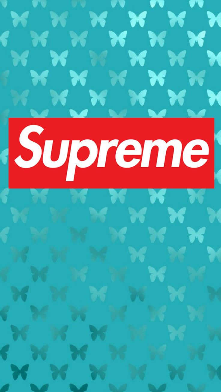 Supreme iPhone 桌布 壁紙 — 青綠色背景上重複的蝴蝶圖案，中央以白色文字呈現醒目的紅色Supreme標誌。