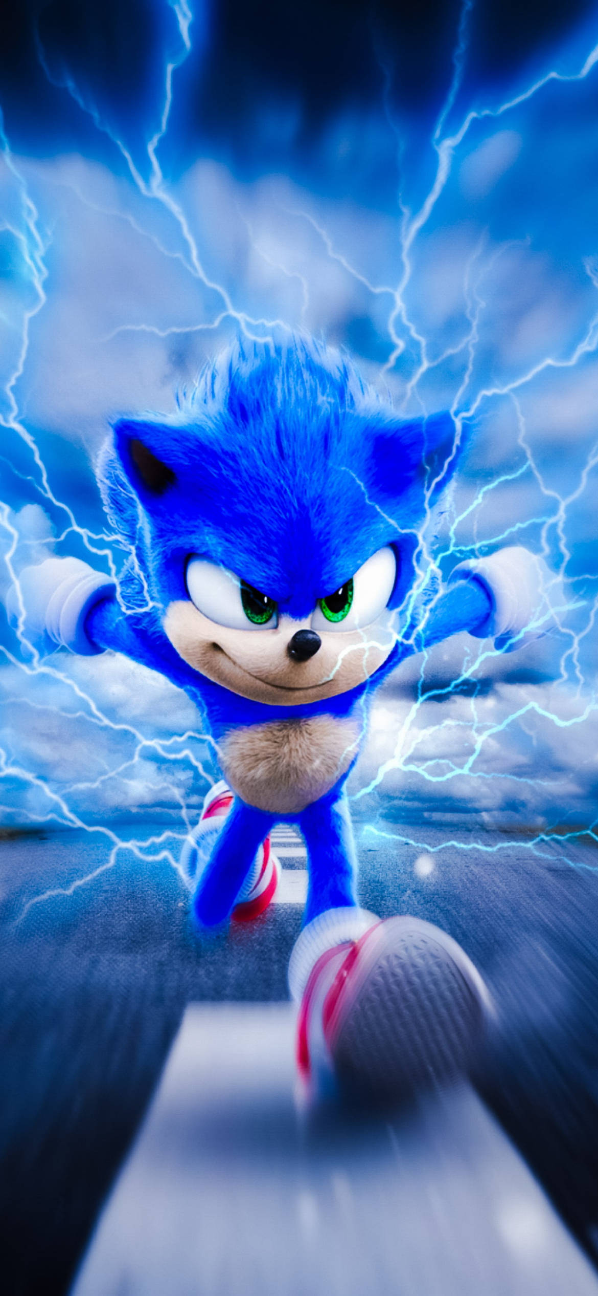 sonic running 桌布 壁紙 — 音速小子在暴風雨的藍天下向前衝刺，閃電在他周圍劈啪作響。
