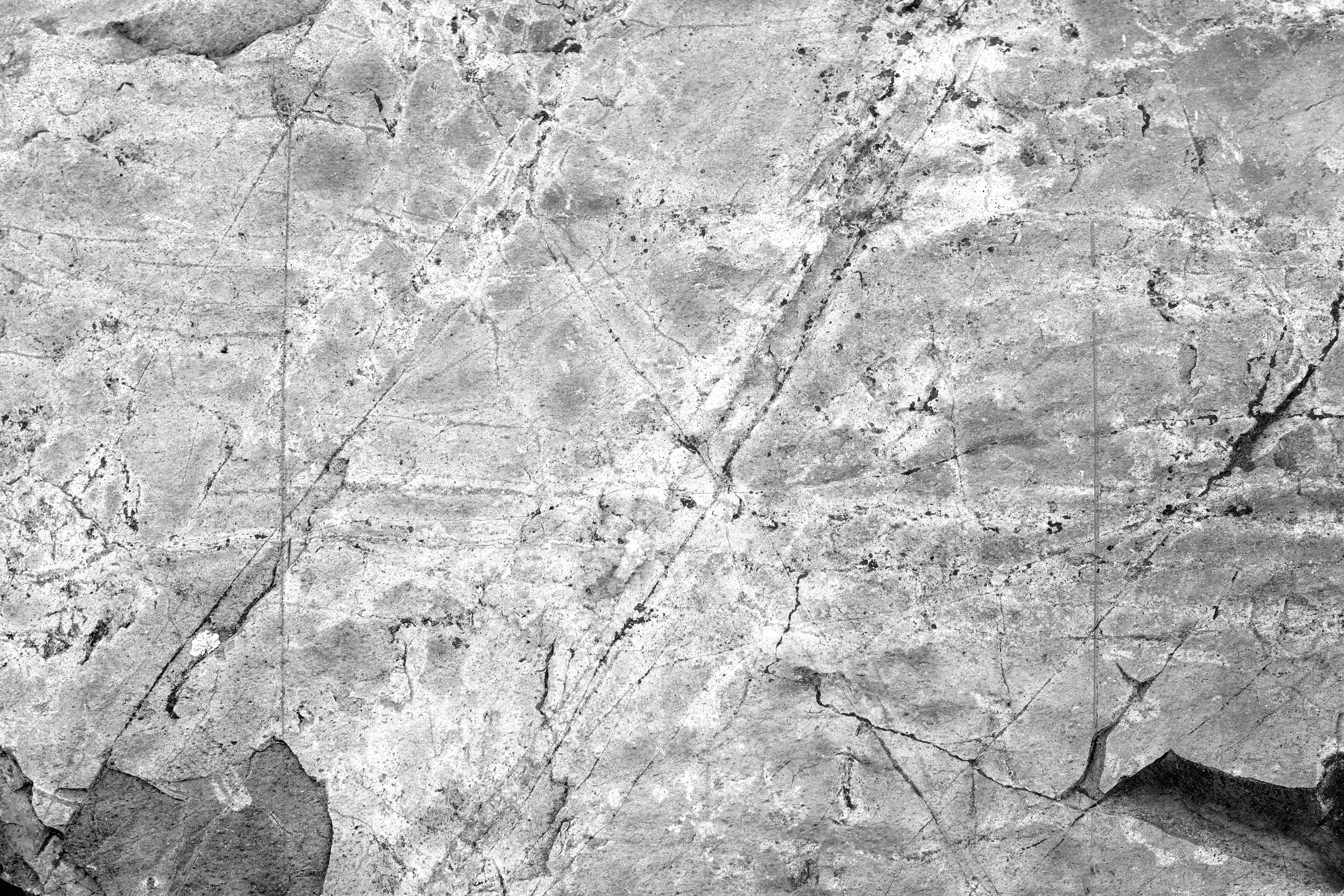 Black And White Texture 桌布 壁紙 — 風化混凝土的特寫，帶有深裂縫和粗糙紋理，採用單色調。