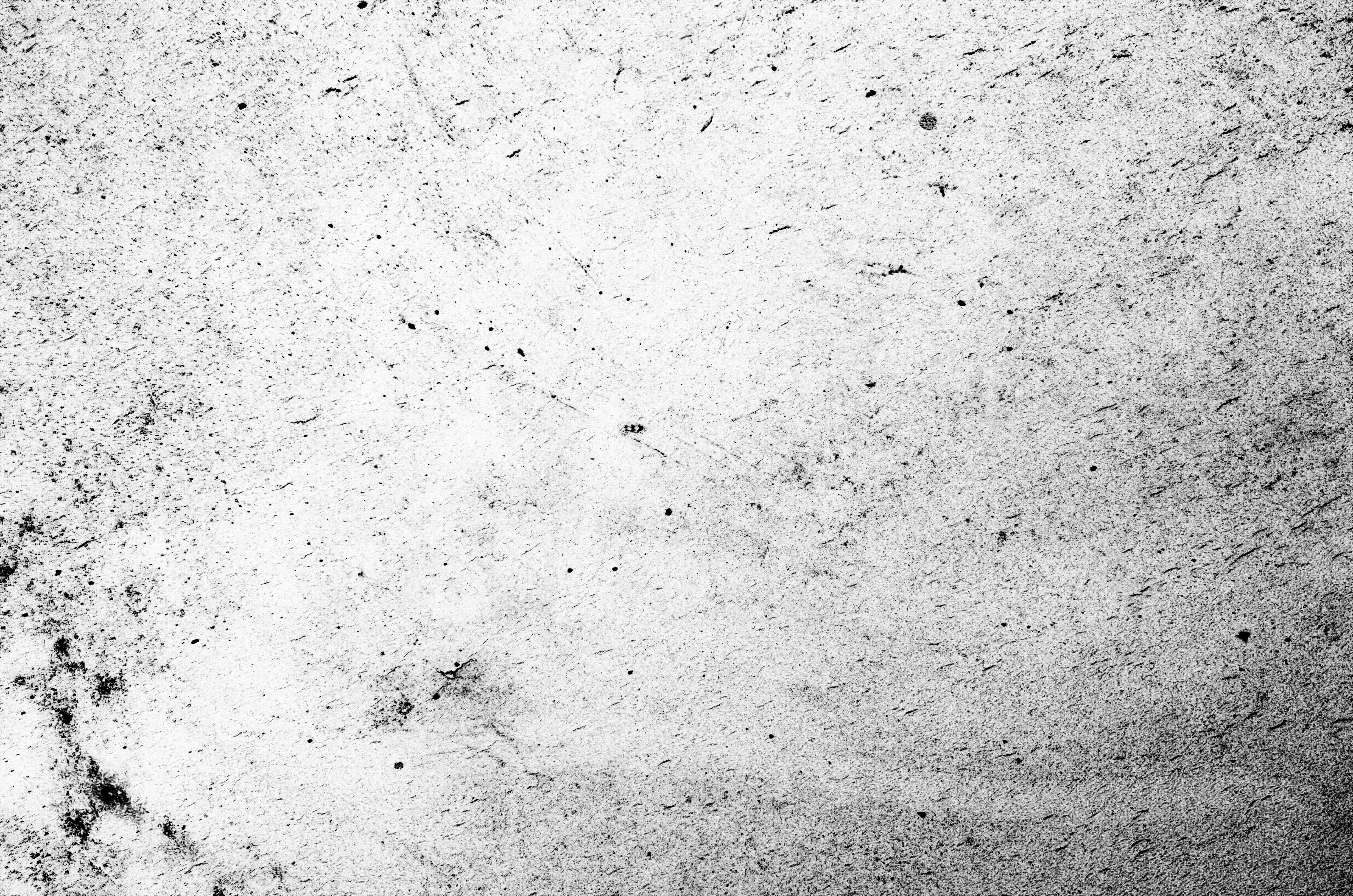 Black And White Texture 桌布 壁紙 — 風化混凝土的粗糙單色紋理，帶有散落的深色斑點和輕微刮痕。