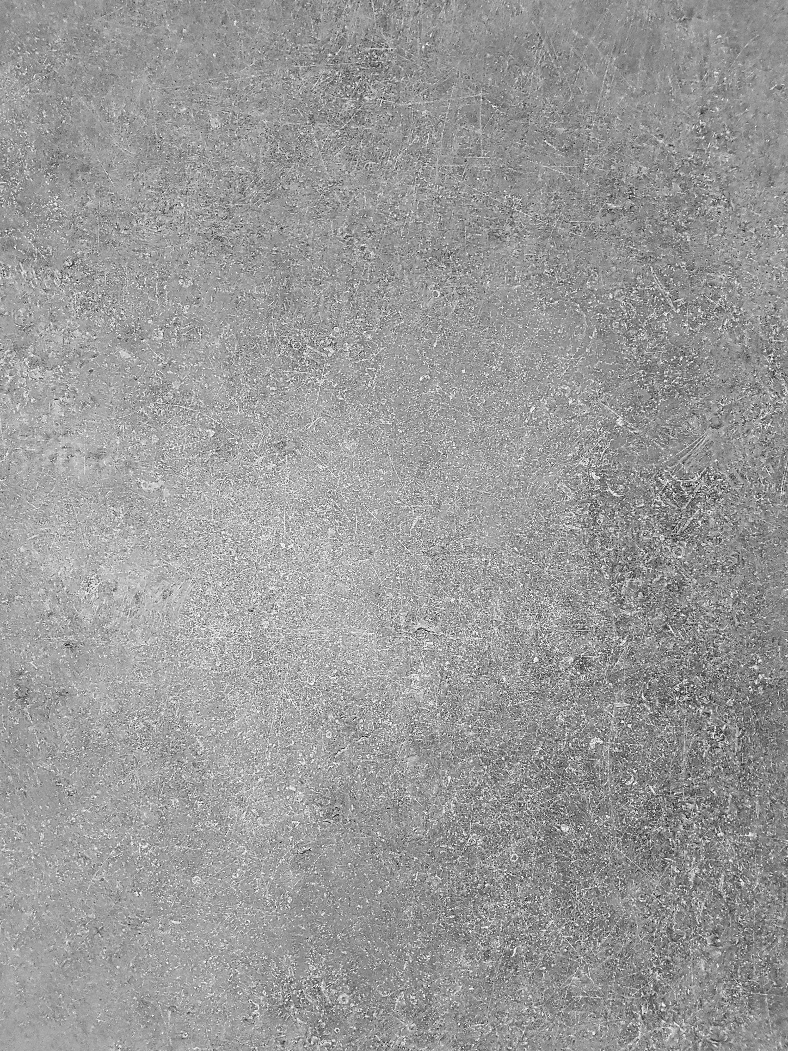 Gray Texture 桌布 壁紙 — 風化灰色混凝土表面的特寫，帶有細微紋理和輕微刮痕。