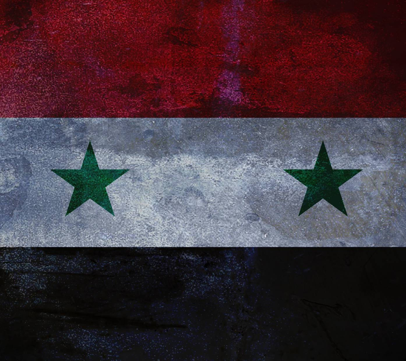 Syria 桌布 壁紙 — 風化的敘利亞國旗，帶有紅、白、黑條紋和綠色星星，顯示戰鬥損傷和污垢。