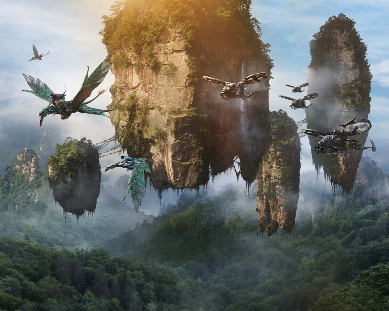 Avatar Pandora 桌布 壁紙 — 飛行生物和未來主義的交通工具在巨大的浮空叢林覆蓋的山脈之間翱翔，沐浴在金色的日落光芒中。