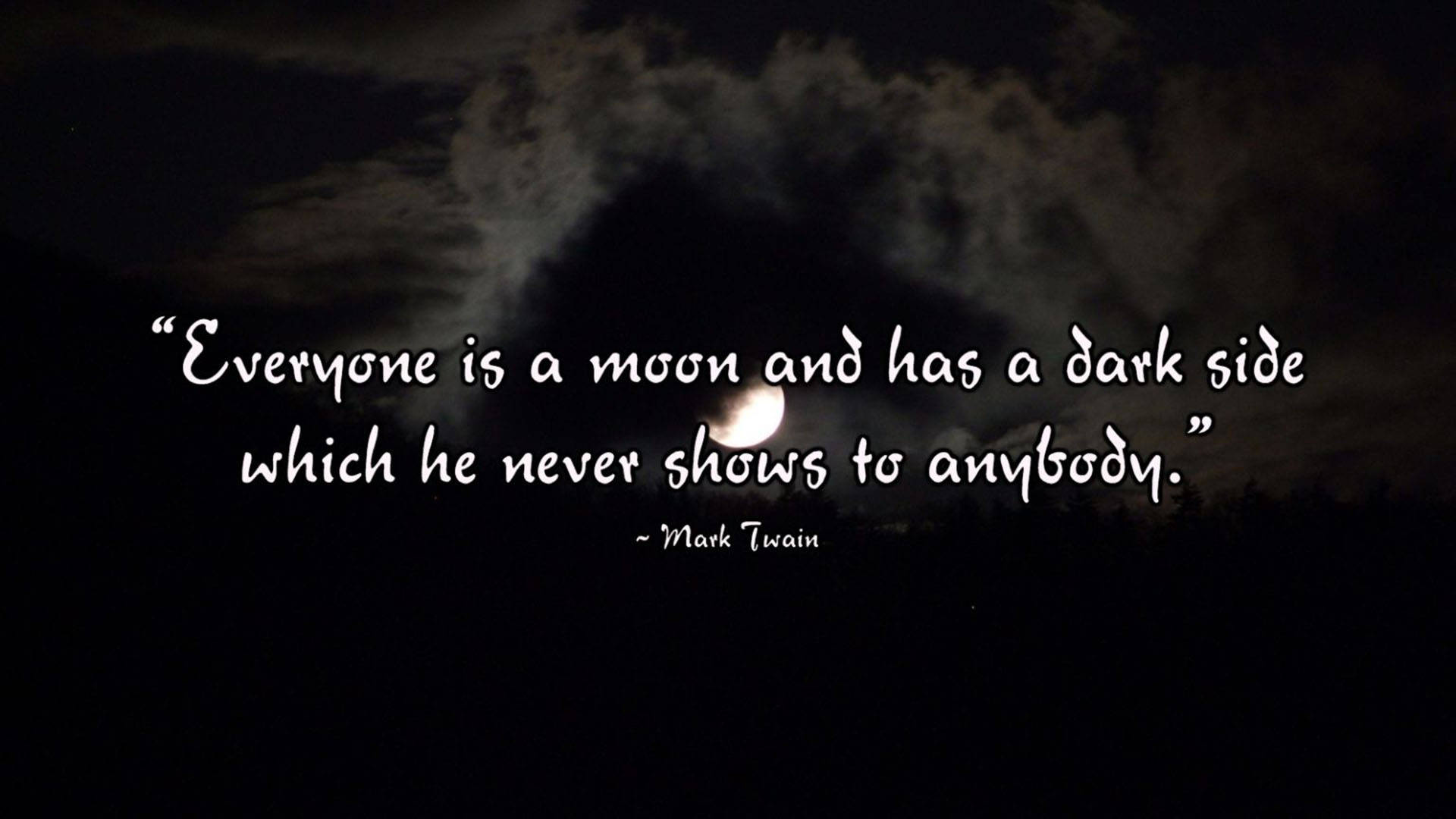 Pain Quotes 桌布 壁紙 — 馬克·吐溫的一句名言覆蓋在黑暗的夜空上，有一彎新月部分被雲遮擋。