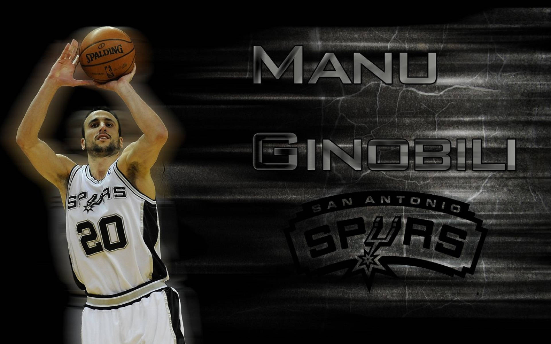 Manu 桌布 壁紙 — 馬努·吉諾比利身穿聖安東尼奧馬刺隊球衣，在帶有球隊標誌和名稱的深色紋理背景上投擲斯伯丁籃球。