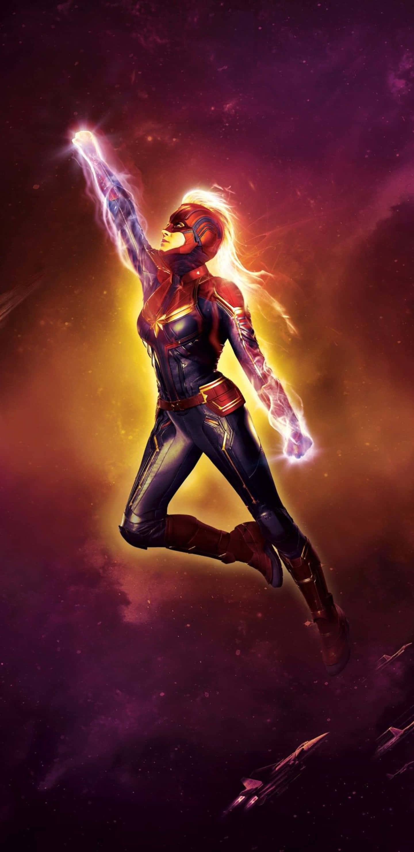 Pixel 3xl Captain Marvel 桌布 壁紙 — 驚奇隊長在宇宙星雲中翱翔，舉起的手上閃爍著發光的能量。