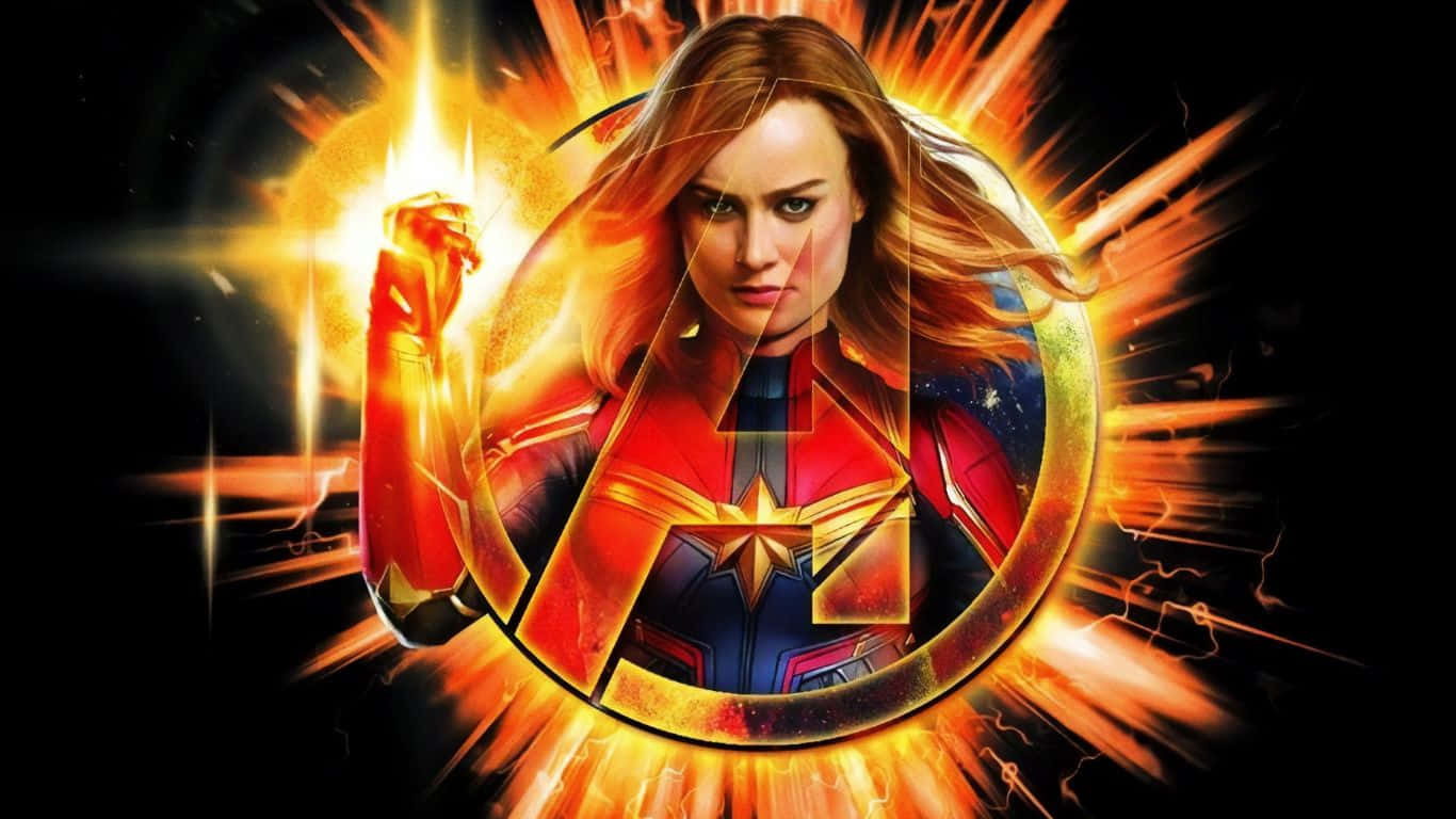 1366x768 Marvel 桌布 壁紙 — 驚奇隊長強而有力地站在發光的金色圓圈中，拳頭高舉，放射性能量從她手中爆發，映襯著黑暗的背景。