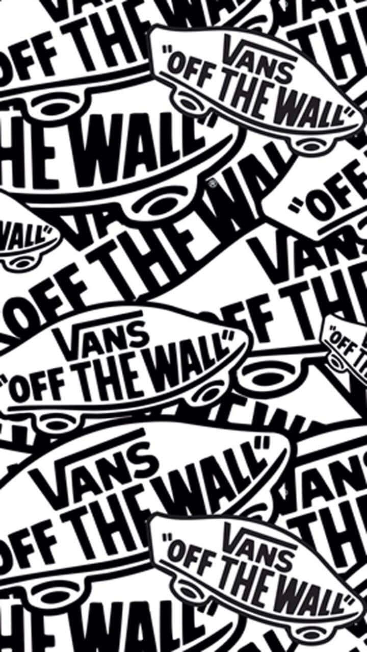 Vans 桌布 壁紙 — 高對比度黑白桌布，以重複的Vans Off The Wall標誌形成混亂重疊圖案。