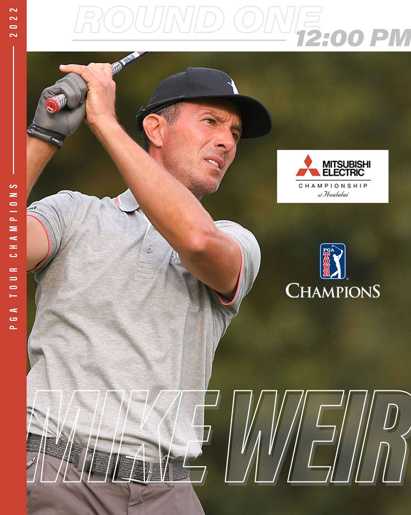 高爾夫 桌布 壁紙 — 高爾夫球手 Mike Weir 在 2022 年三菱電機錦標賽中揮桿中段，專注強烈，背景模糊綠色。