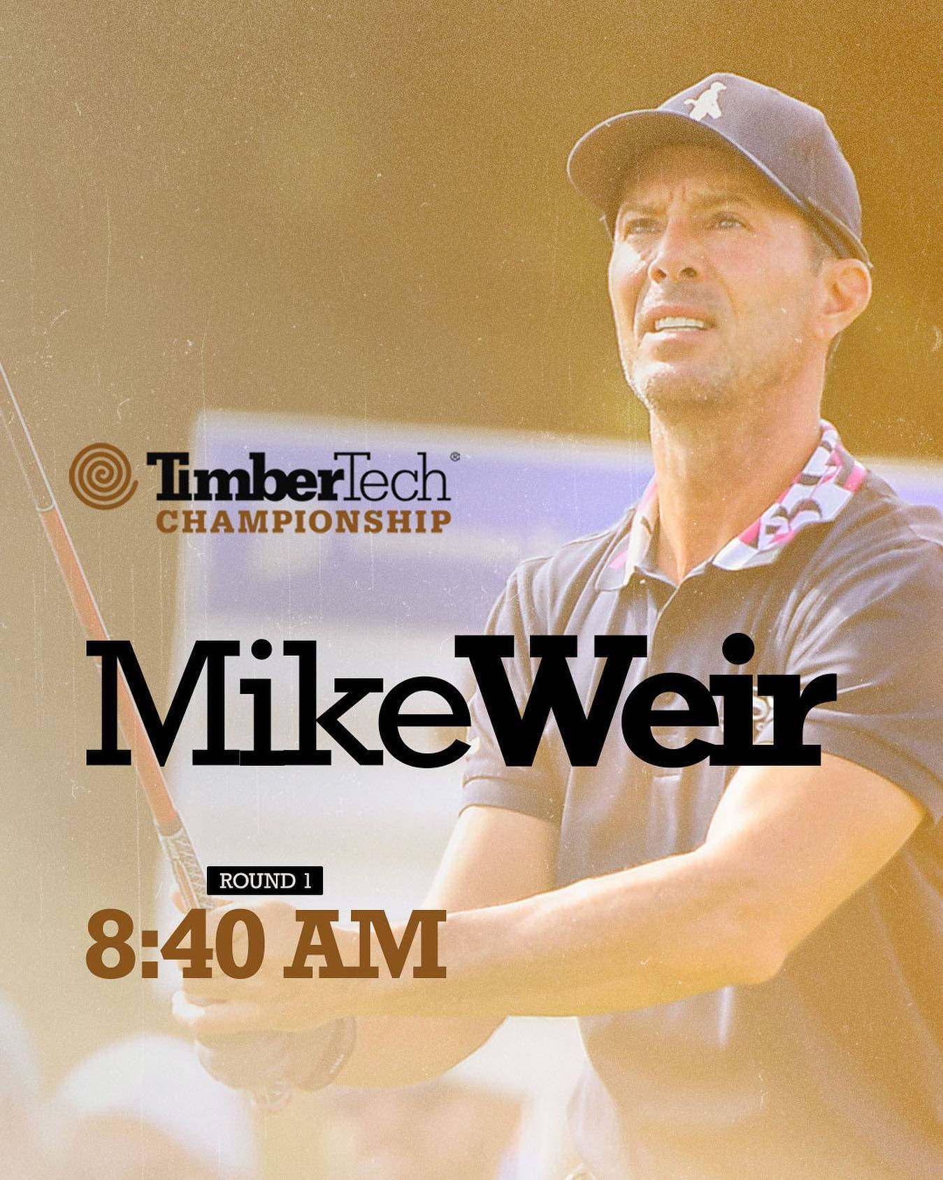 高爾夫 桌布 壁紙 — 高爾夫球手Mike Weir在TimberTech錦標賽中以專注姿勢握桿，溫暖的金色燈光。