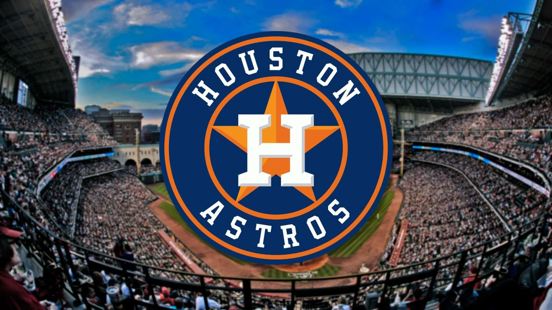 Astros 桌布 壁紙 — 魚眼鏡頭下的擁擠棒球場，中央是休士頓太空人隊標誌。