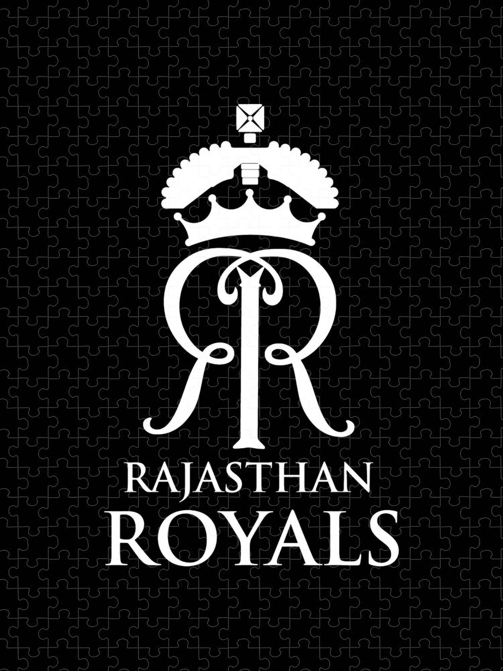 Rajasthan 桌布 壁紙 — 鮮明的黑白拼圖風格背景，展示拉賈斯坦皇家隊標誌，帶有皇冠和交織的R字母。