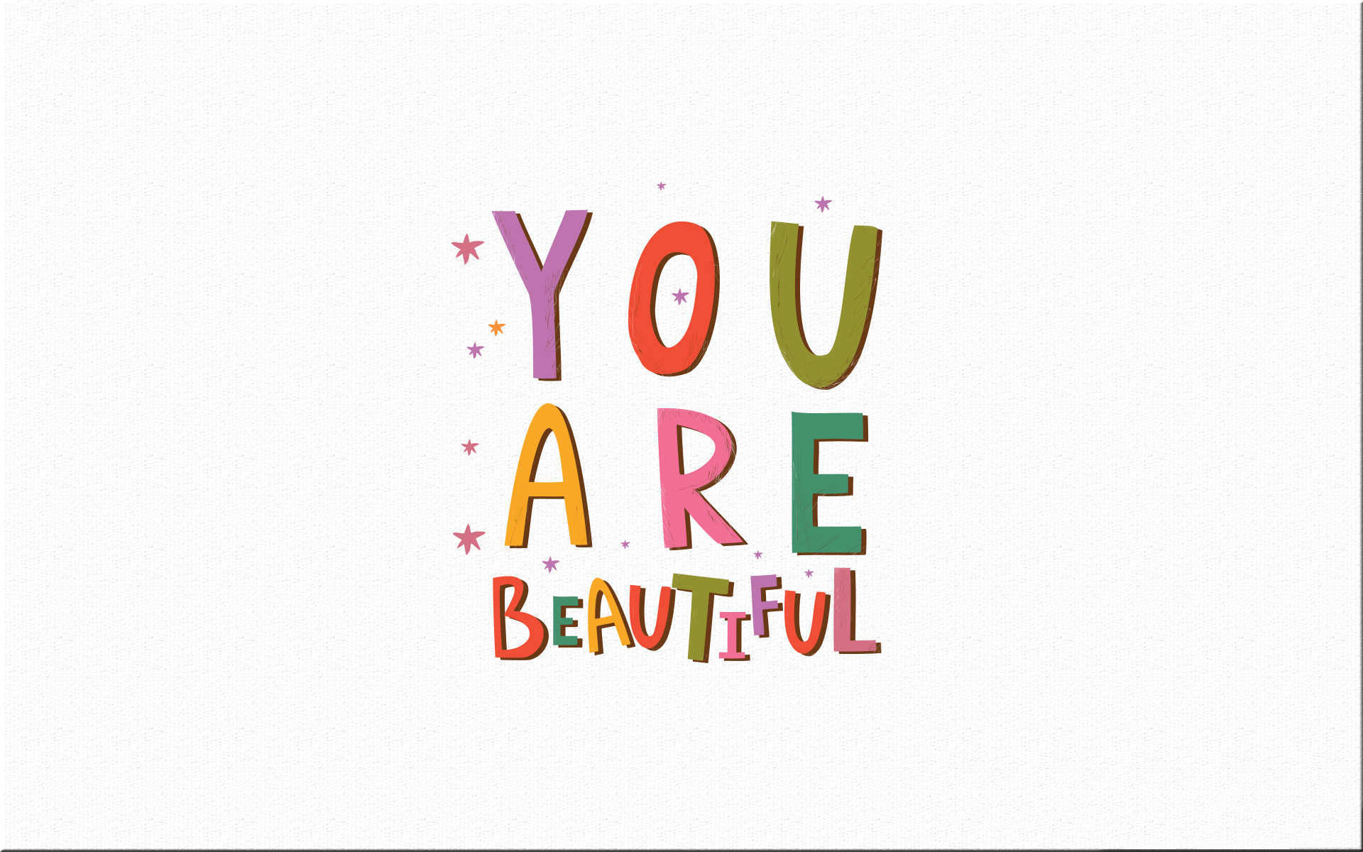 You Are Beautiful 桌布 壁紙 — 鮮豔多彩的字母拼出「你很漂亮」，周圍有細小星星在帶有紋理的白色背景上。