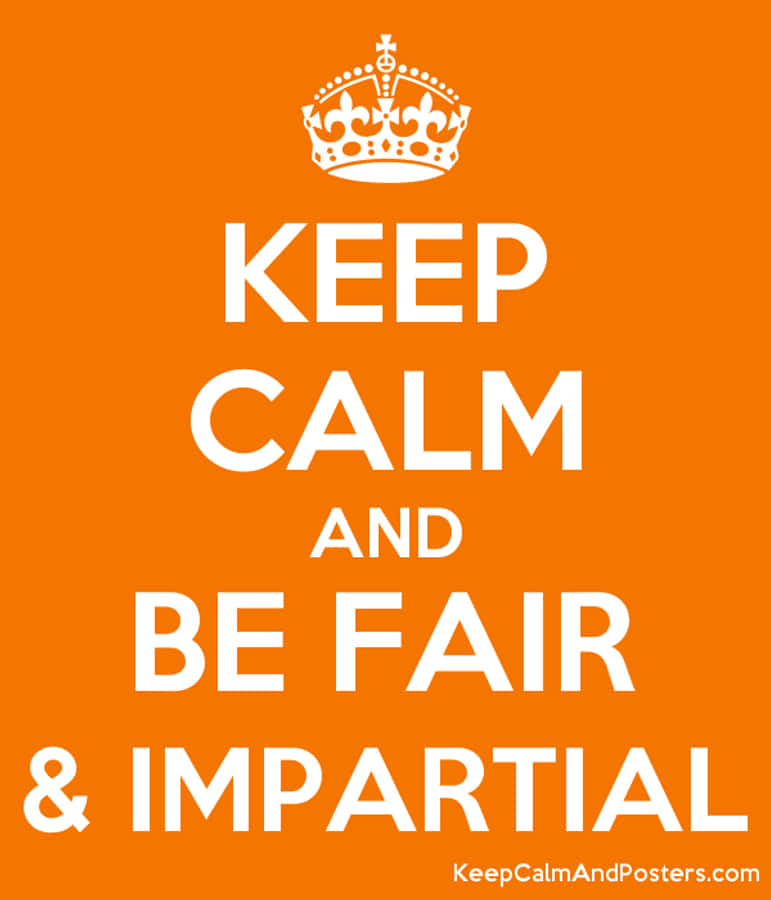 Impartial 桌布 壁紙 — 鮮豔橙色背景上粗體白色文字寫著「KEEP CALM AND BE FAIR & IMPARTIAL」，下方有皇冠。