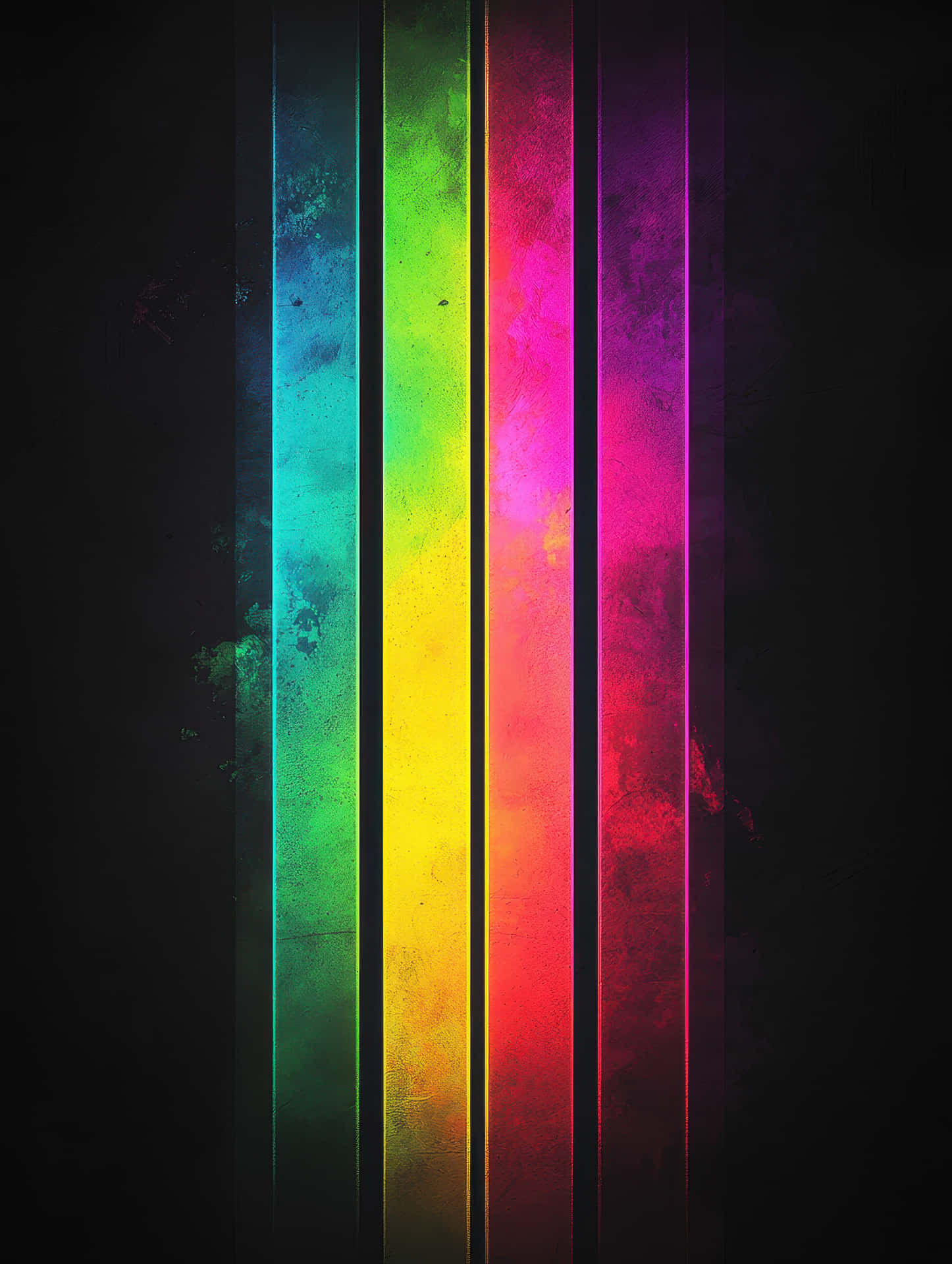 Elegant neon gradient with vertical multicolor bars on black 壁紙 — 鮮豔的垂直彩虹條紋在帶有微妙頹廢效果的深色紋理背景上發光。
