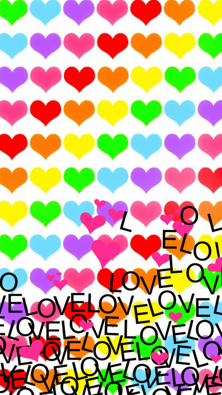 Rainbow Heart 桌布 壁紙 — 鮮豔的彩虹心形整齊排列，白色背景上散落著「LOVE」文字疊加。