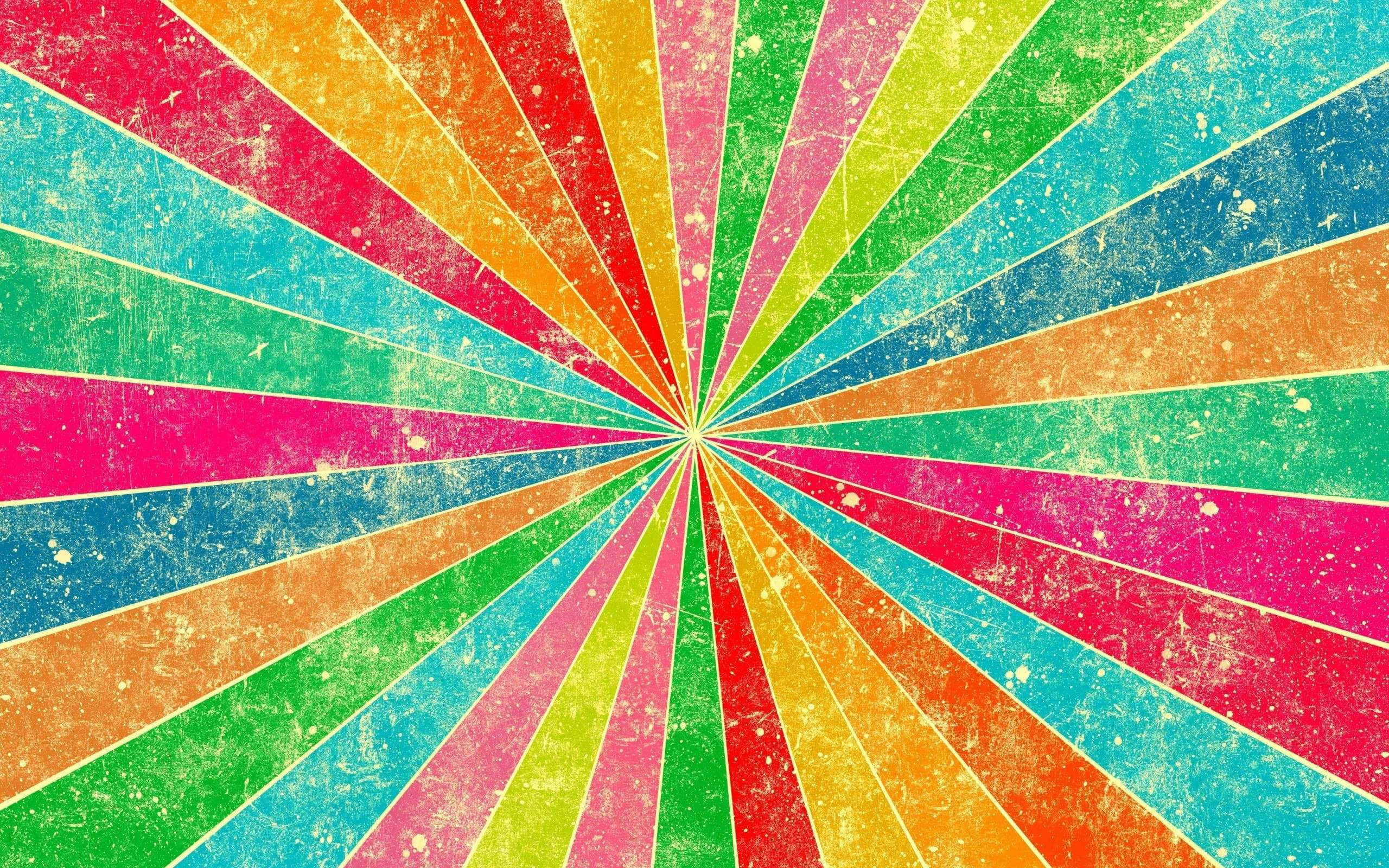Rainbow Colours 桌布 壁紙 — 鮮豔的彩虹色放射狀條紋從中心點迸發，帶有復古磨損質感。