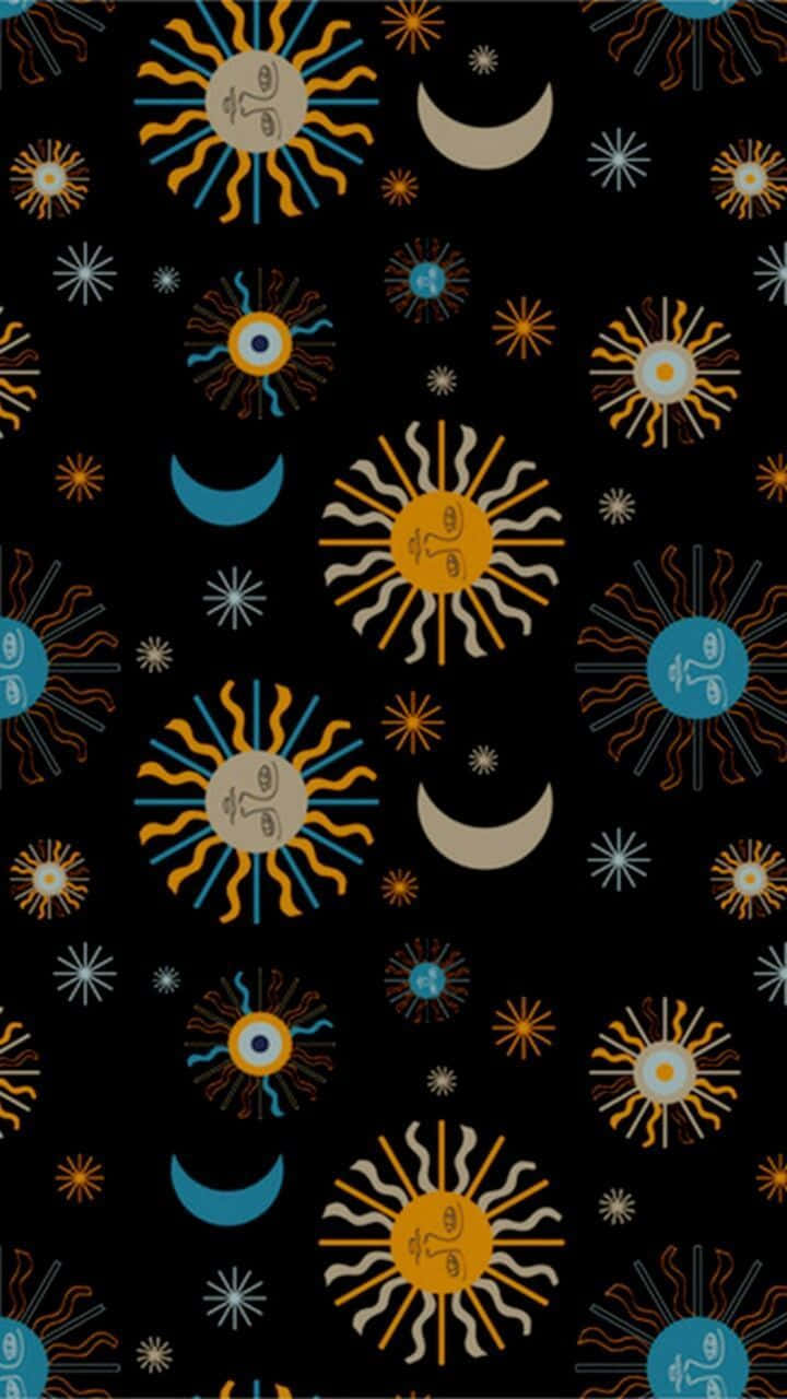 Sun And Moon Aesthetic 桌布 壁紙 — 鮮豔的復古太陽、月亮和星星以大膽的顏色漂浮在黑色背景上，形成重複圖案。