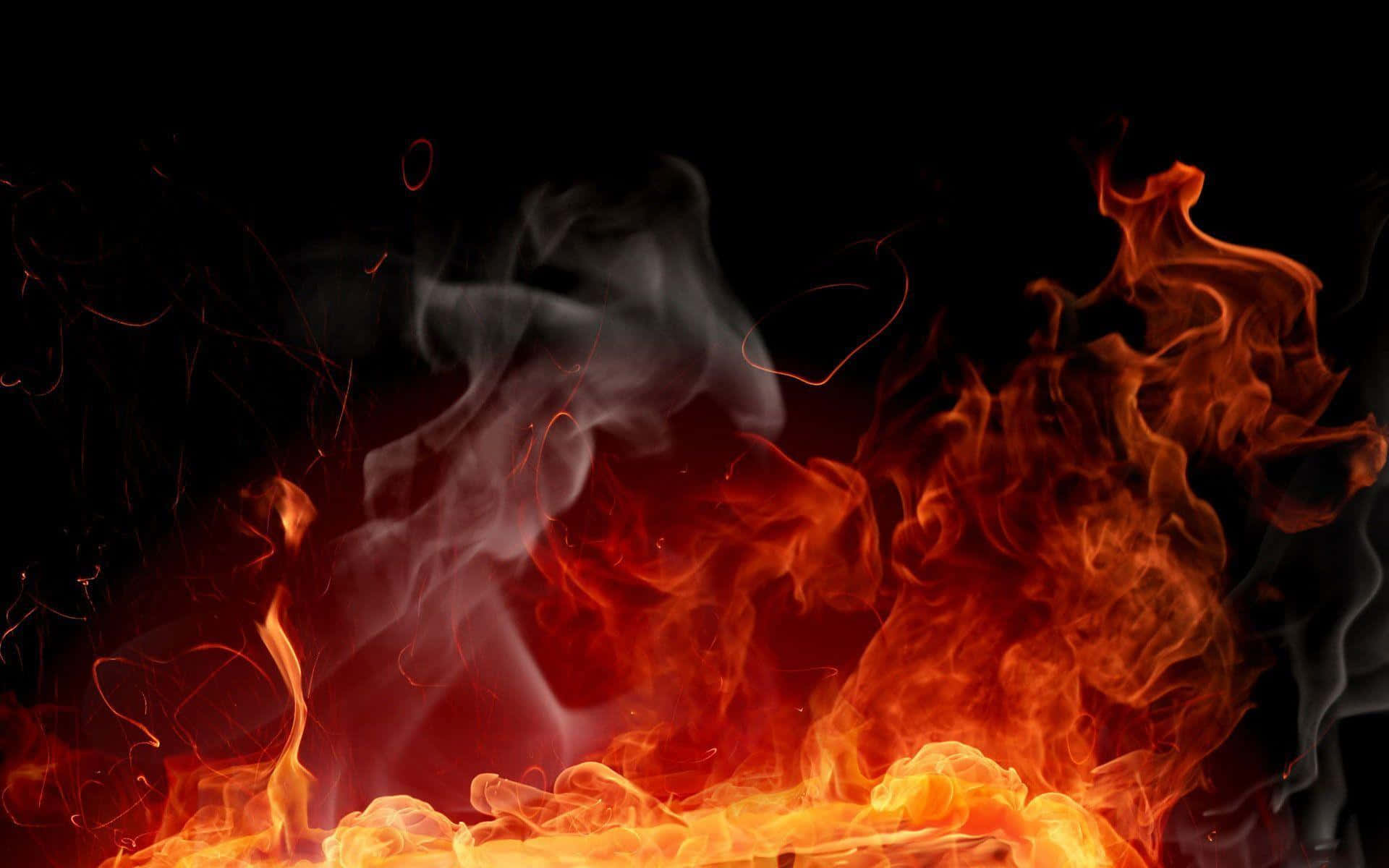 Flame 桌布 壁紙 — 鮮豔的橙色和紅色火焰在漆黑的背景上向上翻騰，灰色煙霧繚繞。