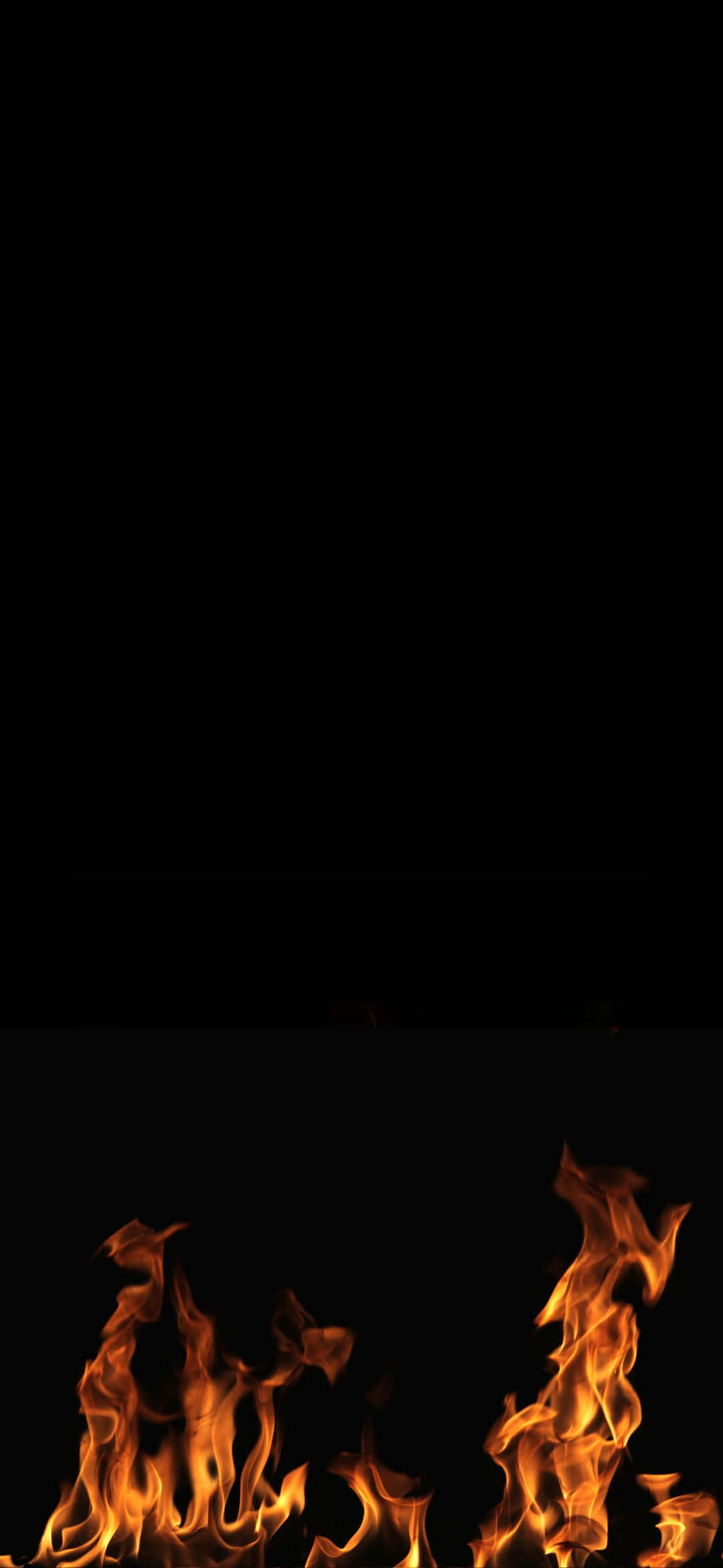 1080x2340 桌布 壁紙 — 鮮豔的橙色火焰在漆黑的背景上舞動，形成一個戲劇性的底部焦點構圖。