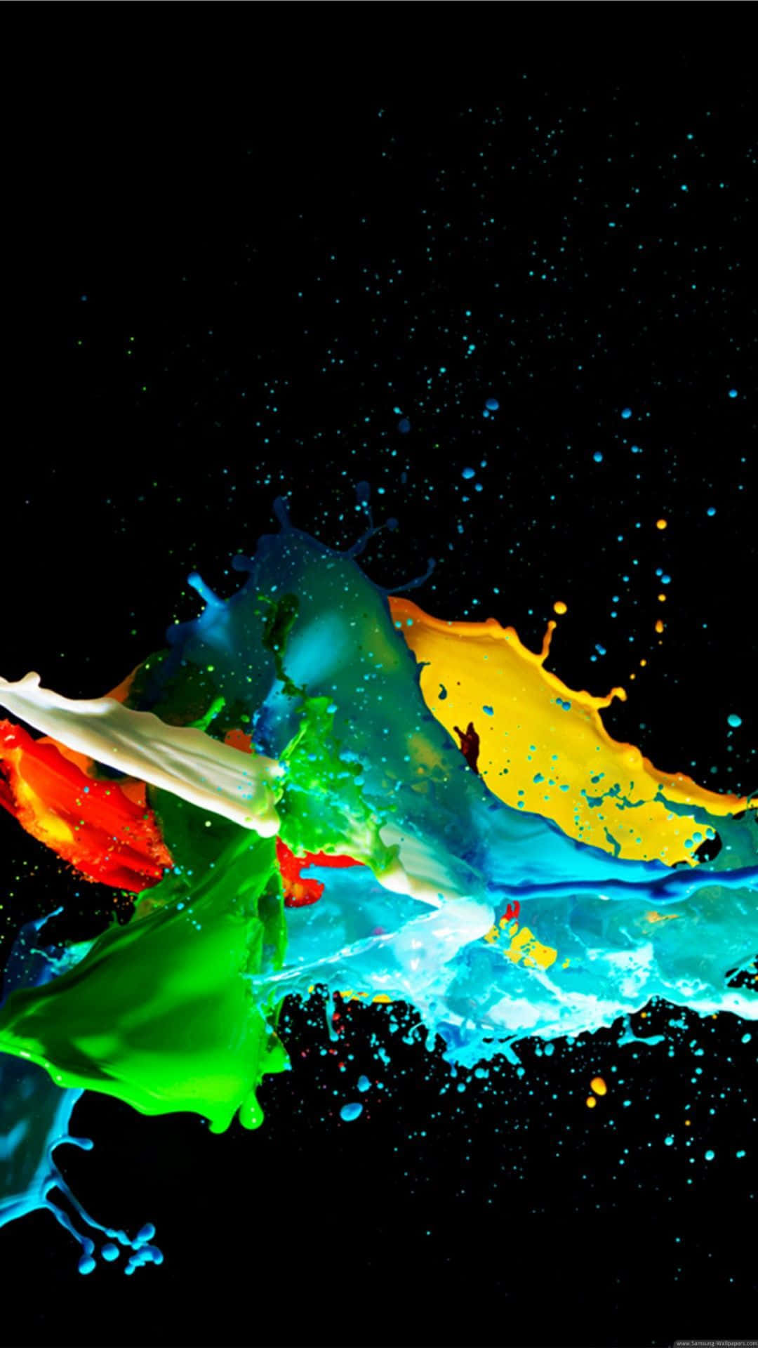 Paint Splash 桌布 壁紙 — 鮮豔的油漆飛濺在黑色背景上，以紅色、綠色、藍色和黃色動態爆發。