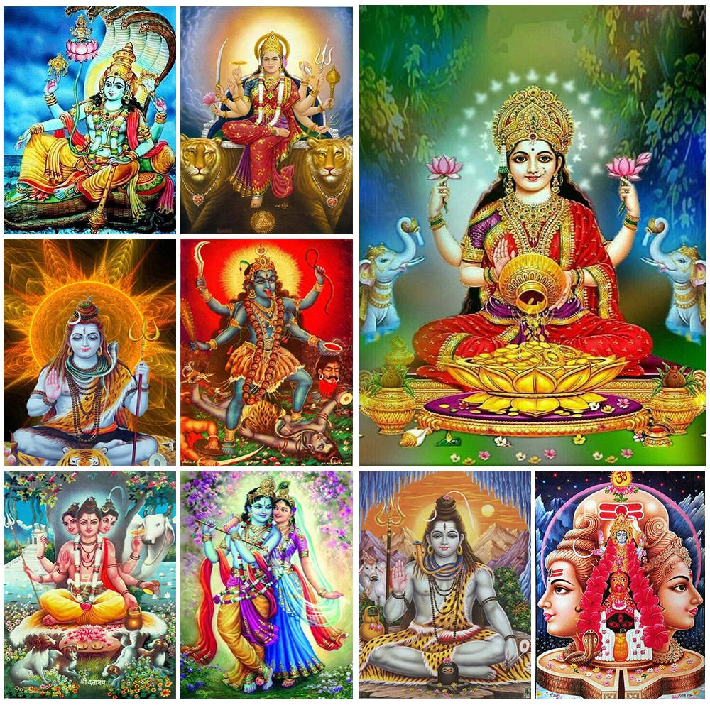 Indian 桌布 壁紙 — 鮮豔的神聖神祇以華麗姿態呈現，周圍環繞神話生物和發光光環。