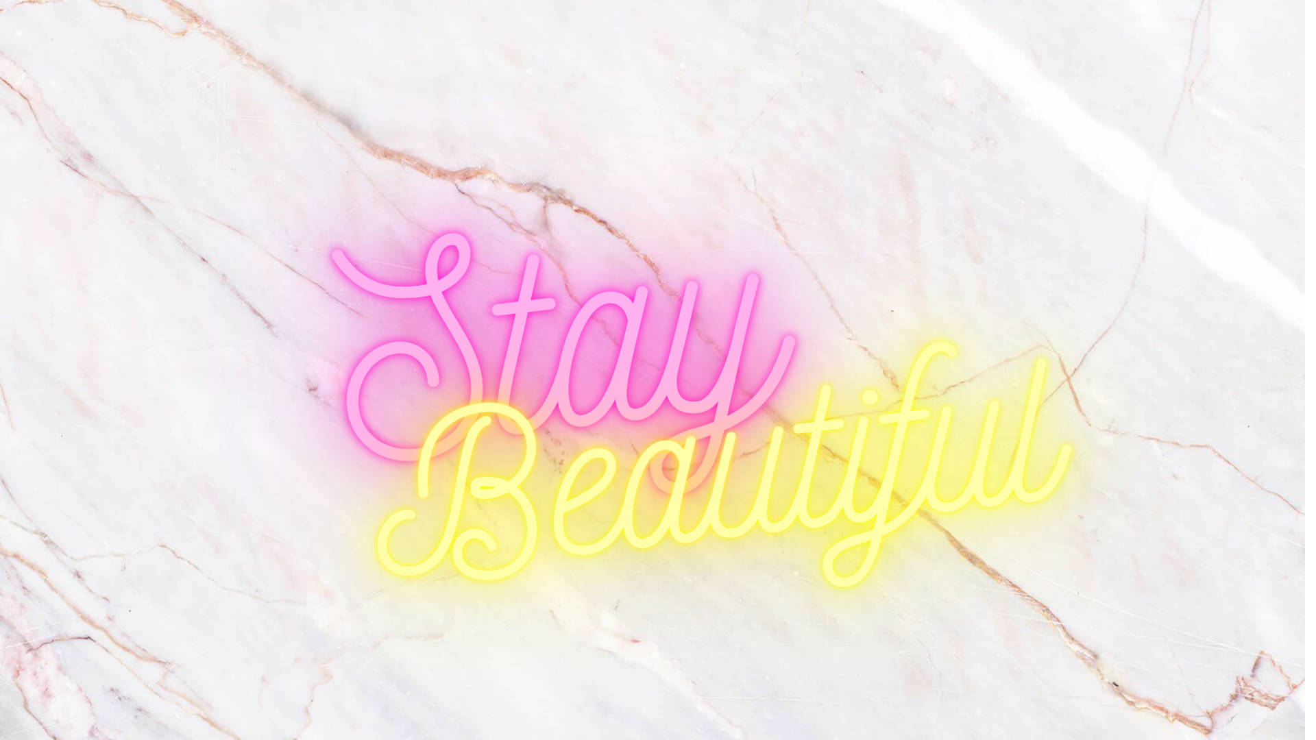 White Marble 桌布 壁紙 — 鮮豔的粉紅色和黃色霓虹燈牌寫著「Stay Beautiful」，在帶有細微玫瑰金紋理的白色大理石背景上發光。
