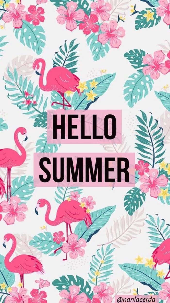 Trendy Summer iPhone 桌布 壁紙 — 鮮豔的粉紅色火烈鳥和熱帶花朵在淺色背景上綻放，並帶有粗體的哈囉夏天文字。