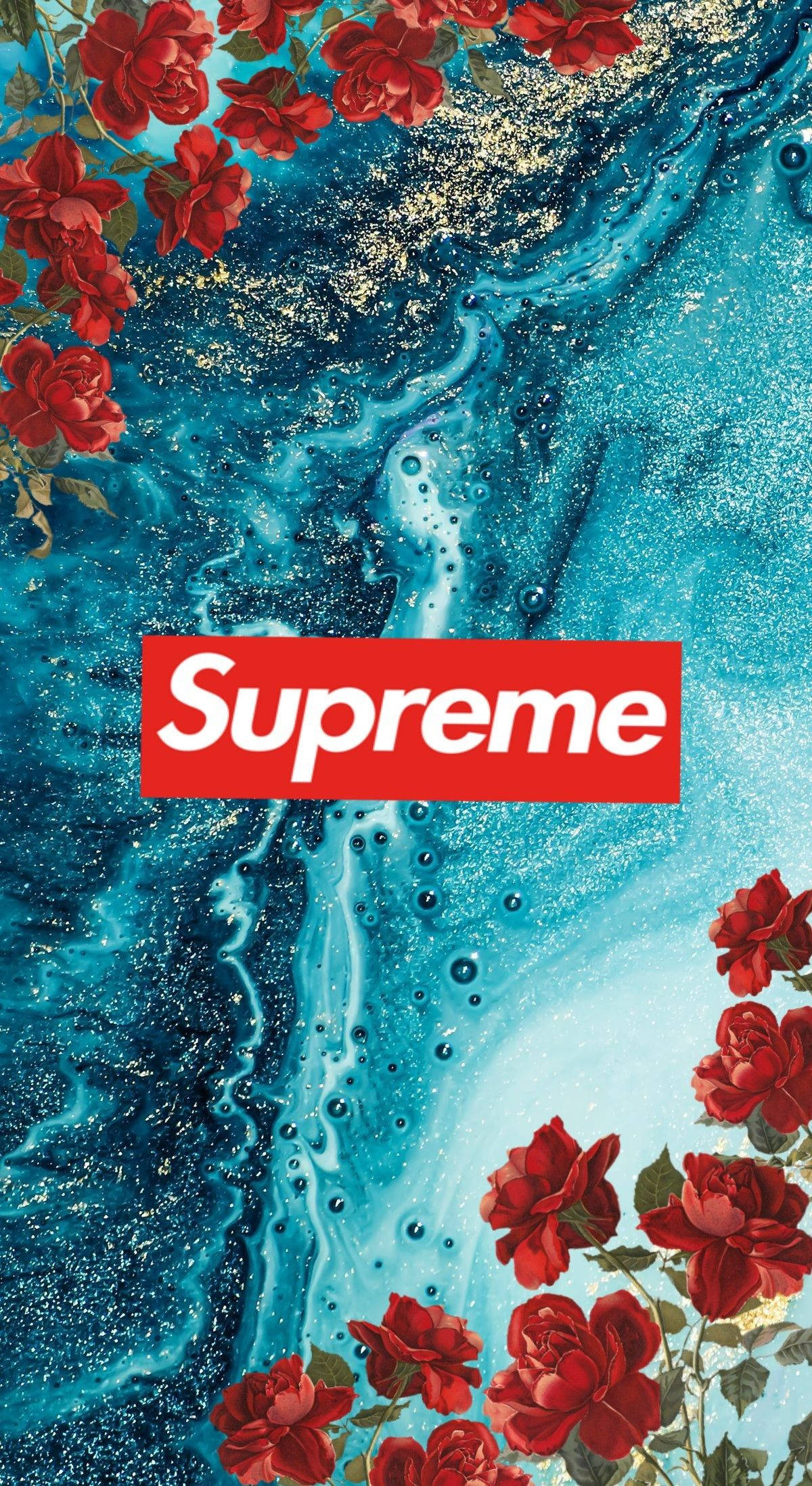 玫瑰花 桌布 壁紙 — 鮮豔的紅玫瑰在帶有金色斑點和居中醒目紅色Supreme標誌的旋轉藍色大理石背景上盛開。
