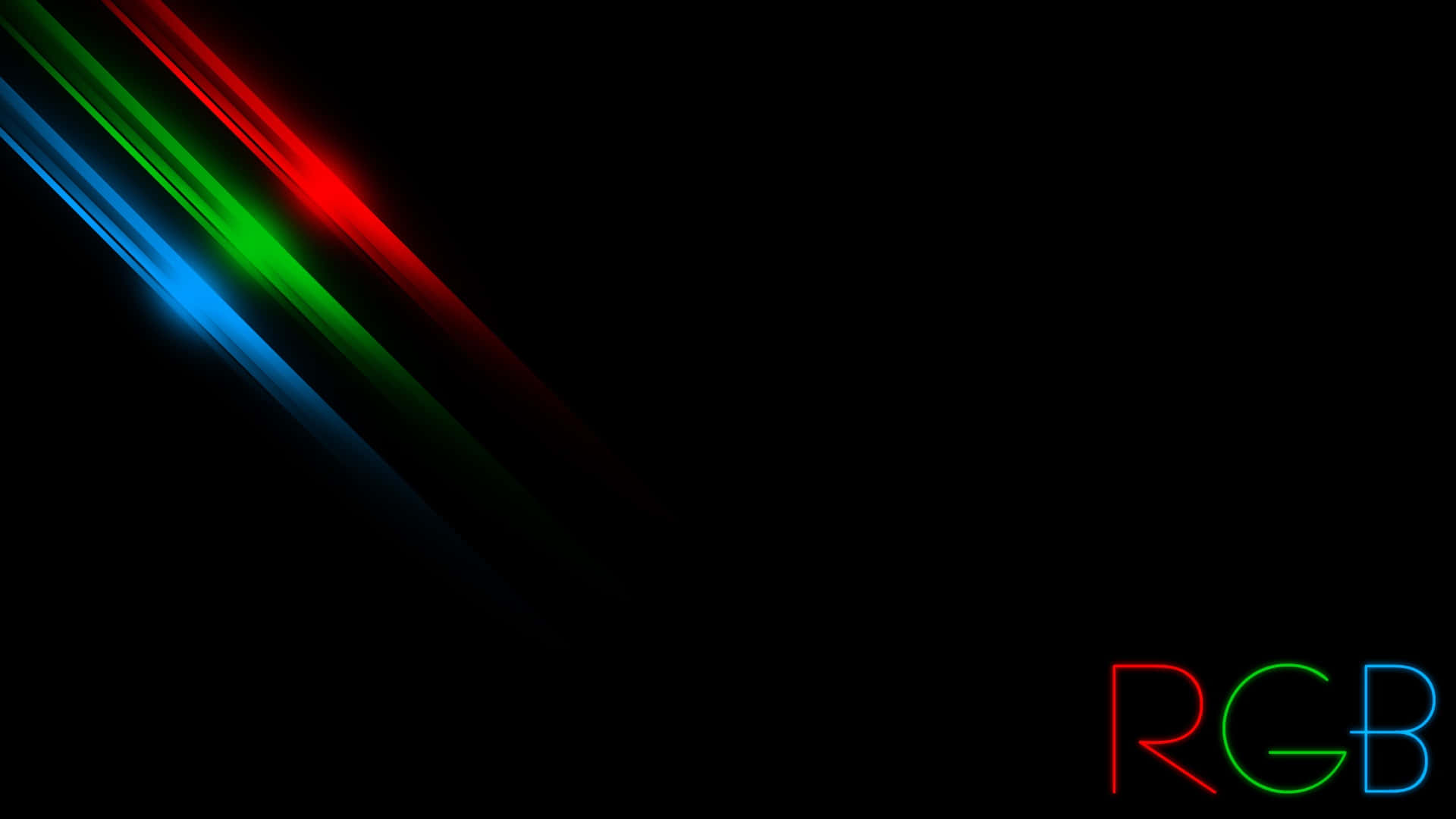 RGB 桌布 壁紙 — 鮮豔的紅色、綠色和藍色光條斜向穿過黑色背景，角落有發光的RGB字母。