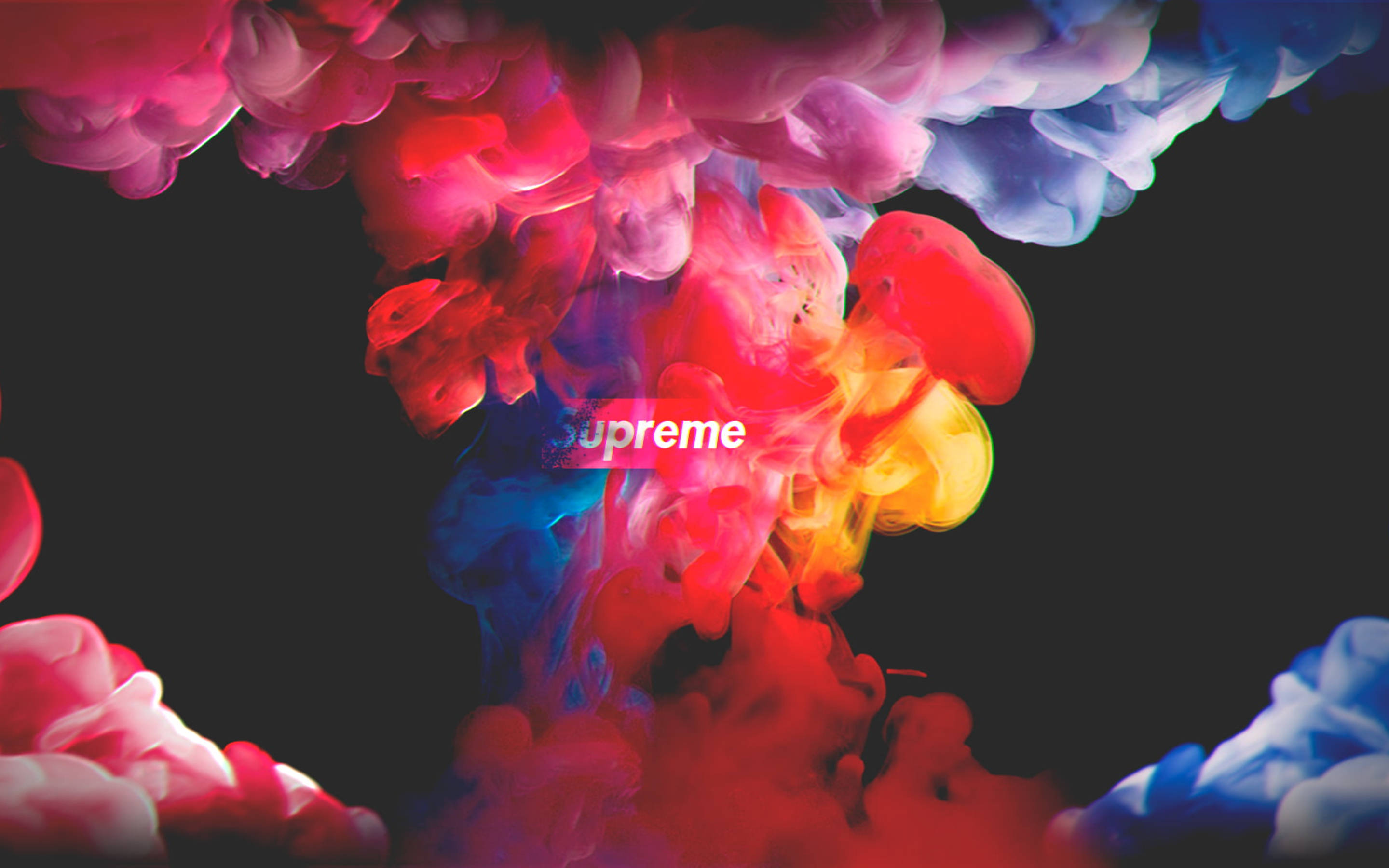 超屌 Supreme 桌布 壁紙 — 鮮豔的紅色、藍色和黃色墨水漩渦在黑色背景上爆炸，中央漂浮著一個白色的supreme標誌。