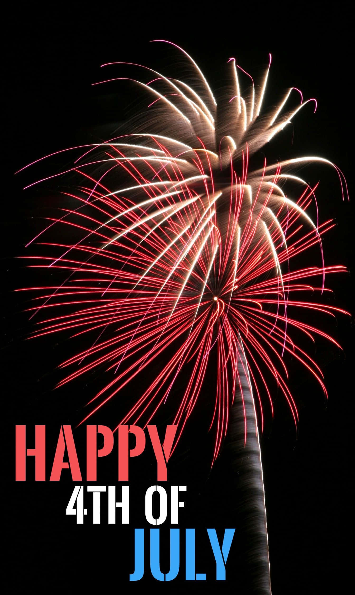 Happy Fourth Of July 桌布 壁紙 — 鮮豔的紅色和白色煙火在黑色夜空中綻放，並以粗體文字慶祝7月4日。