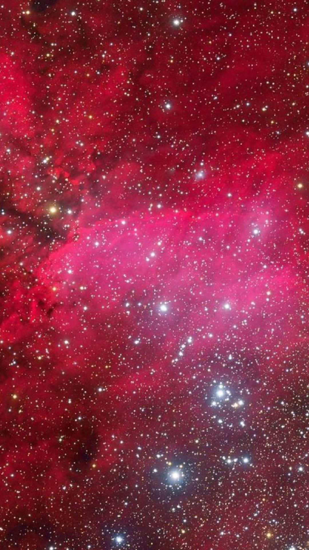 桌布 壁紙 — 鮮豔的紅色宇宙星雲，在深邃的太空背景下閃耀著散落的明亮星星。