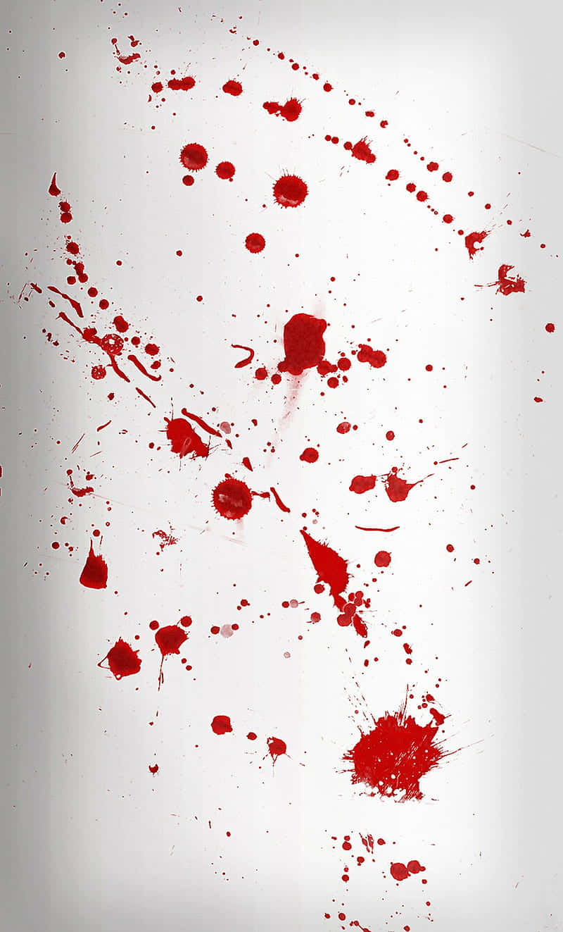 Blood Splatter 桌布 壁紙 — 鮮豔的紅色油漆飛濺在純白表面上，形成混亂而充滿活力的爆發。