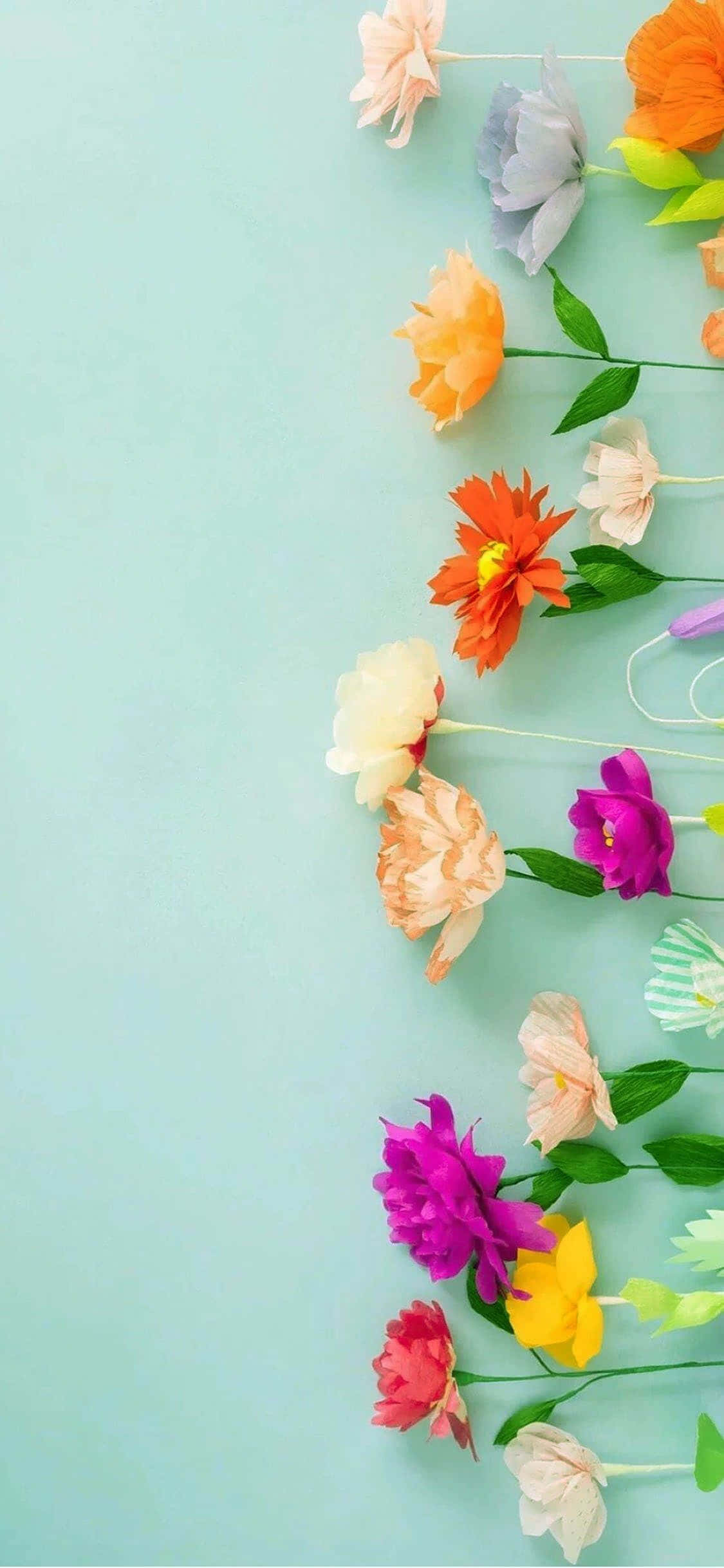 Cute Spring iPhone 桌布 壁紙 — 鮮豔的紙花以橙色、粉紅色、紫色和黃色對角線地傾瀉在柔和的薄荷綠色背景上。