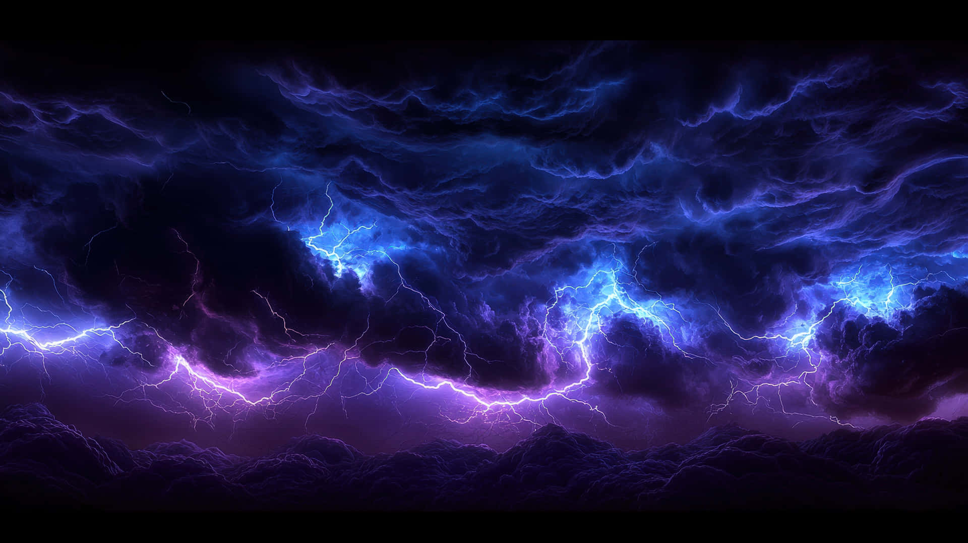 Dramatic Storm Clouds with Intense Purple Lightning Bolts 壁紙 — 鮮豔的紫色和藍色閃電在崎嶇山頂上空洶湧的暴風雨中閃爍。