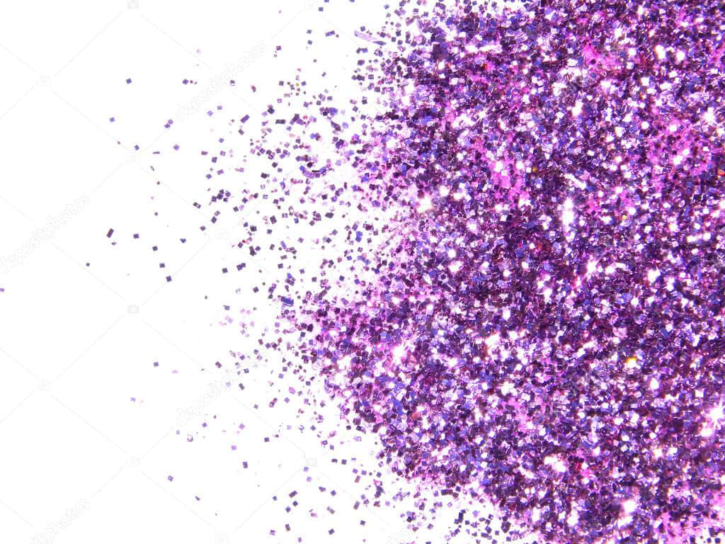 Purple Glitter 桌布 壁紙 — 鮮豔的紫色閃粉粒子以對角線方式灑落在純白背景上，閃爍著虹彩光芒。