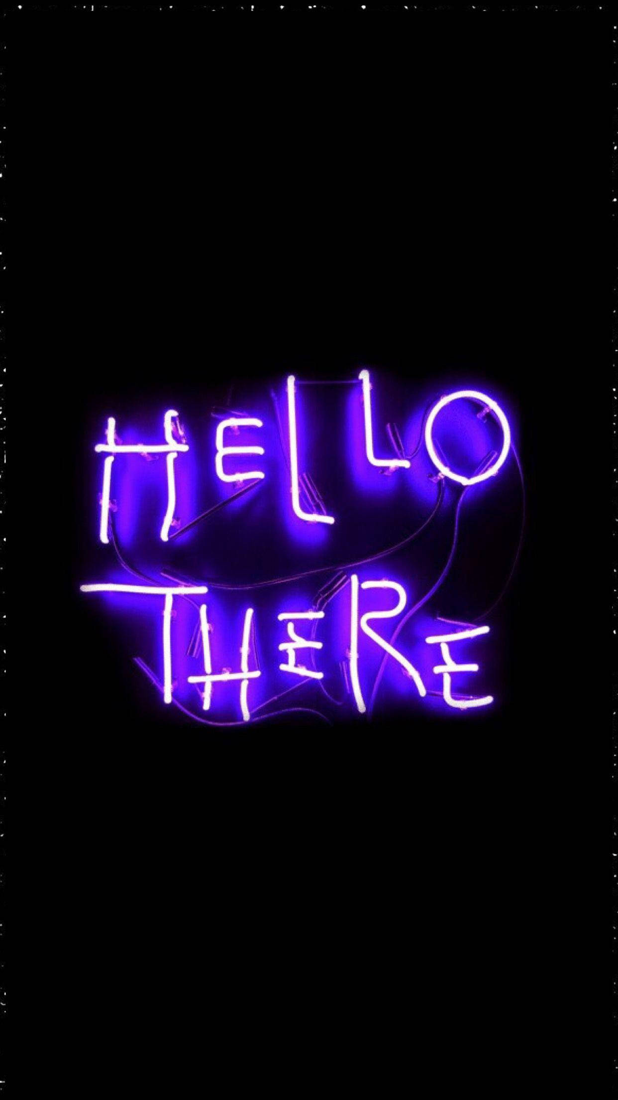 Hello 桌布 壁紙 — 鮮豔的紫色霓虹燈牌拼出 hello there，在漆黑的背景上發光，可見燈管並帶有輕微模糊。