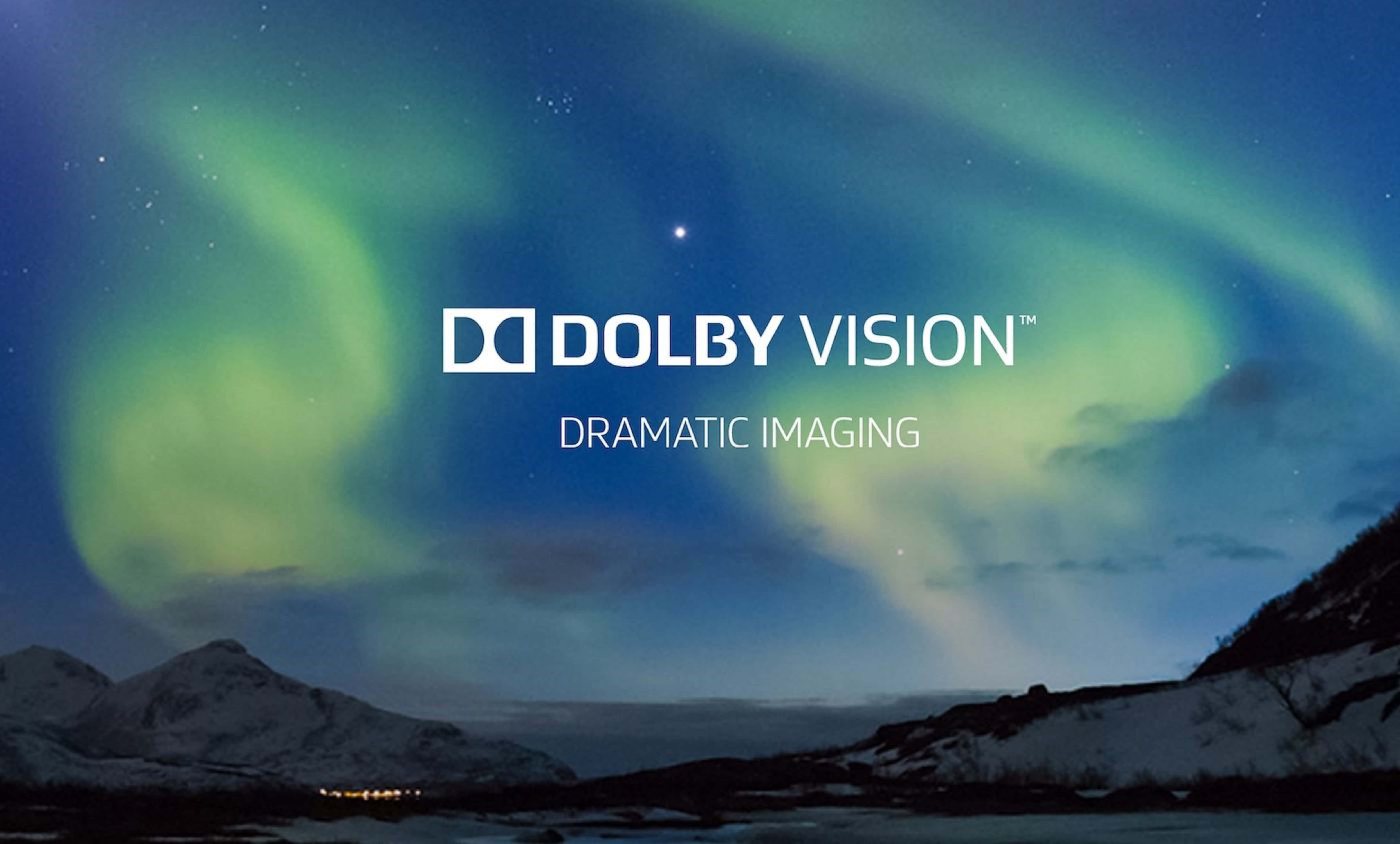 4K Dolby Vision 桌布 壁紙 — 鮮豔的綠色北極光在繁星點點的夜空中舞動，照耀著白雪覆蓋的山脈和冰凍的湖泊。