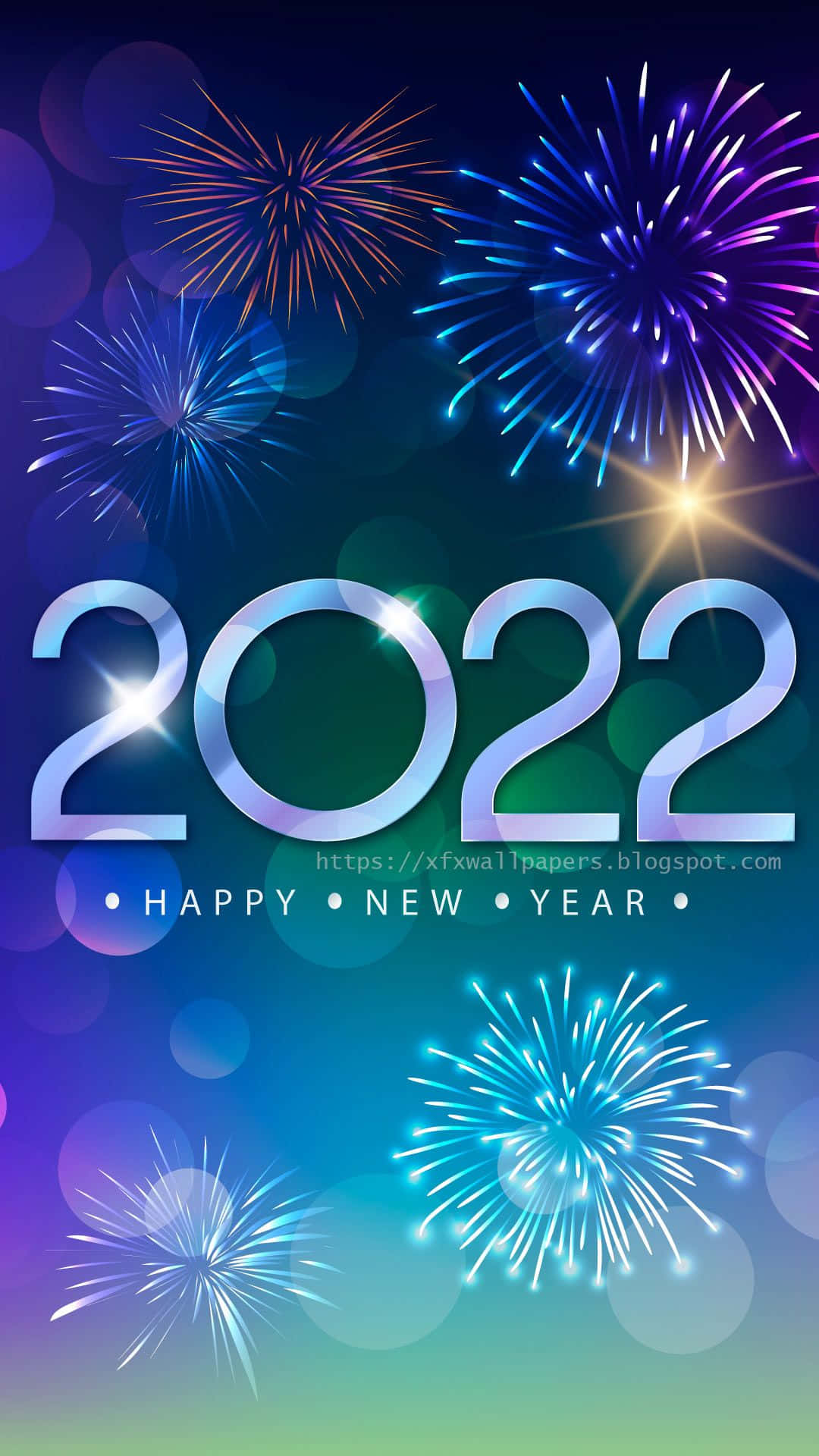 Happy New Year 2022 桌布 壁紙 — 鮮豔的藍色和紫色煙火在發光的2022文字周圍爆炸，背景是漸變夜空。