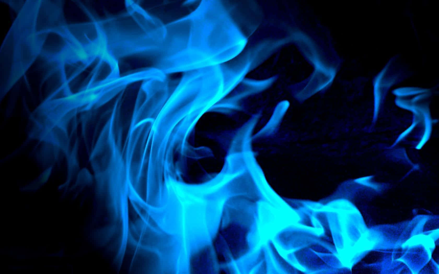 Blue Fire 桌布 壁紙 — 鮮豔的藍色火焰在深黑色背景上扭曲和捲曲，營造出空靈而強烈的視覺效果。