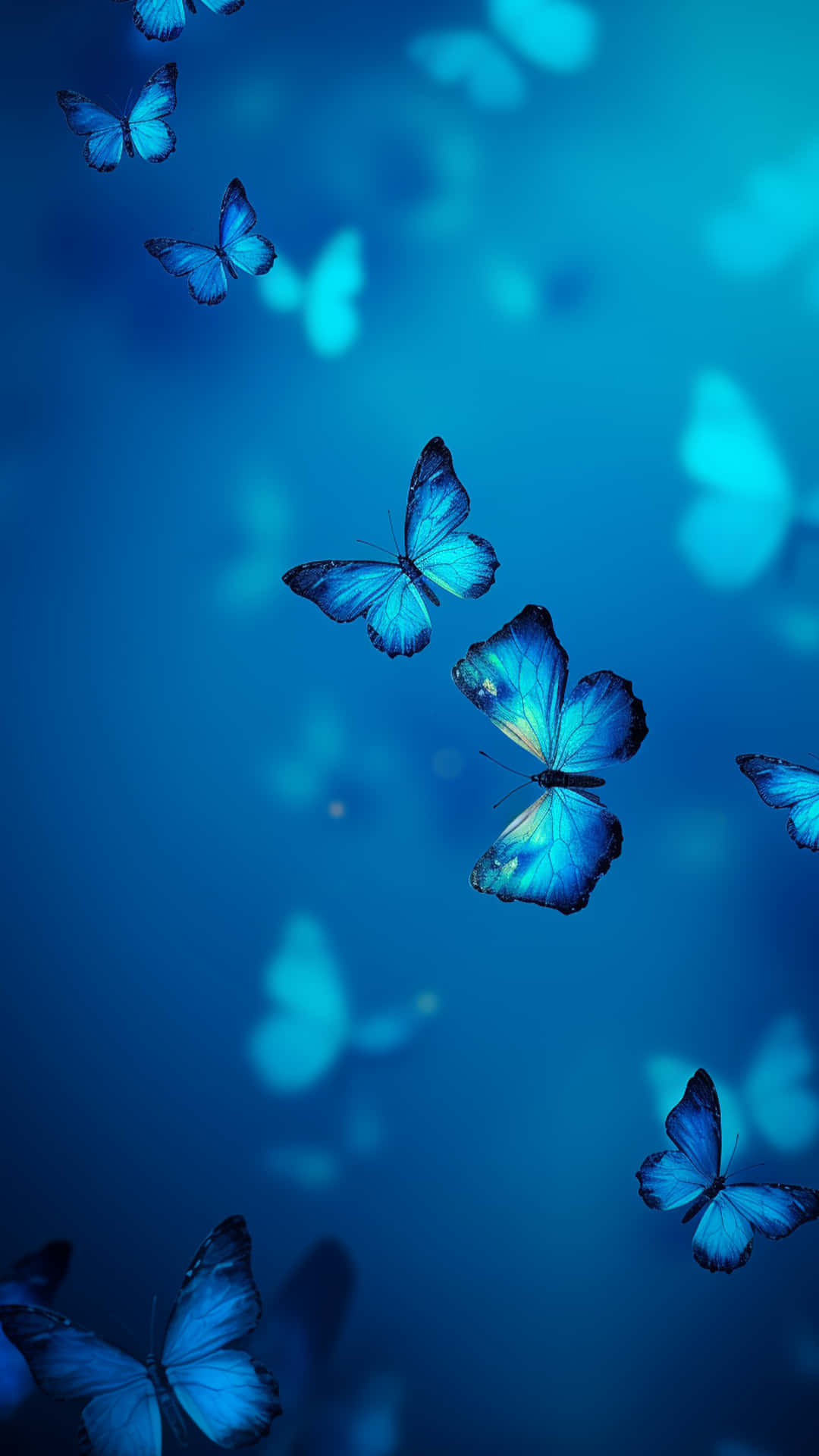 Colourful multiples butterfly and colourful background 壁紙 — 鮮豔的藍色蝴蝶帶有彩虹色翅膀，在深藍色漸變背景上優雅地飛舞。