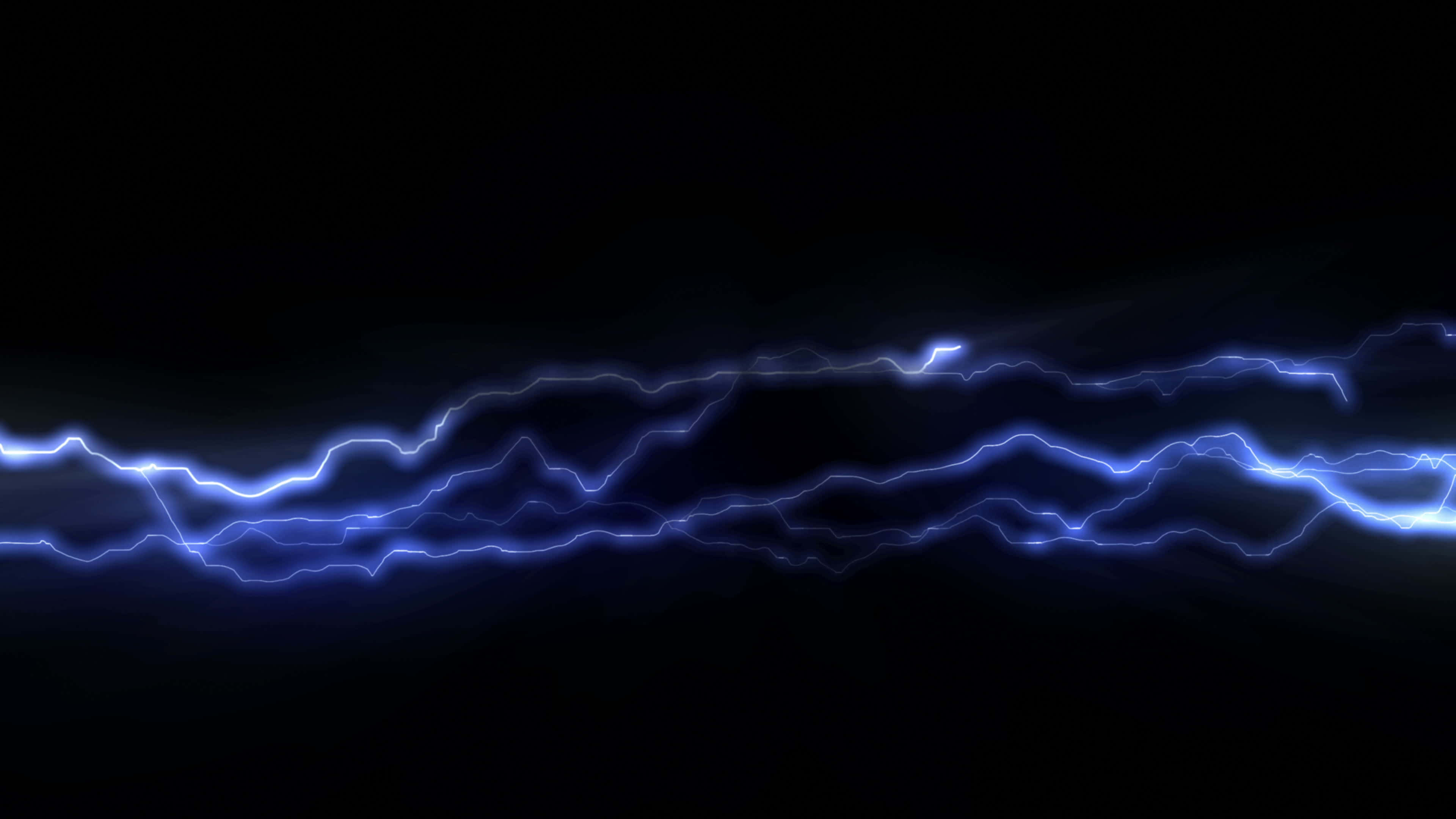 Electric 桌布 壁紙 — 鮮豔的藍色閃電在深邃的黑色天空中劈啪作響，呈現出動態的電光展示。