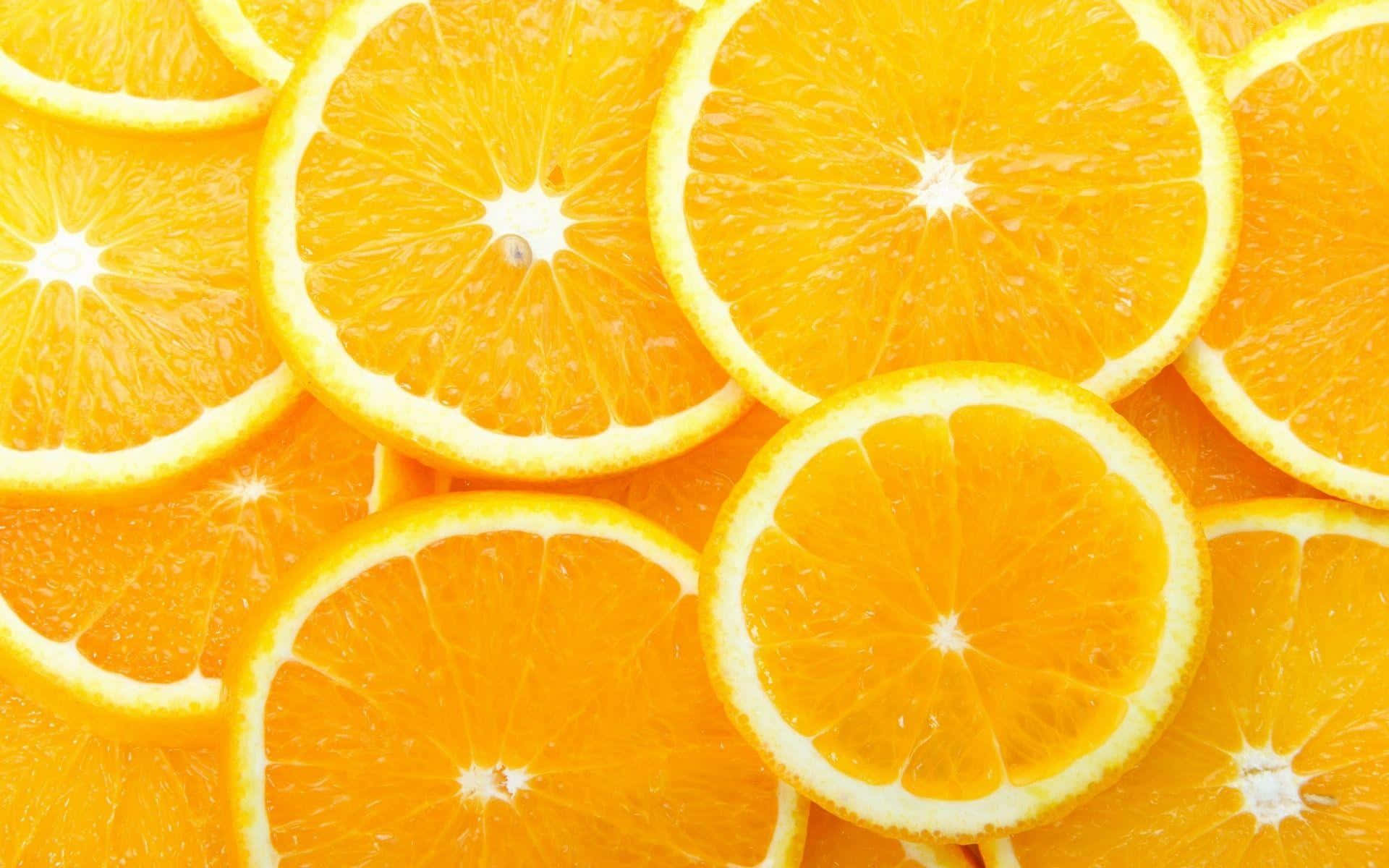 Orange Fruit 桌布 壁紙 — 鮮豔的近距離特寫，展示多汁的橙片以明亮重疊圖案排列。