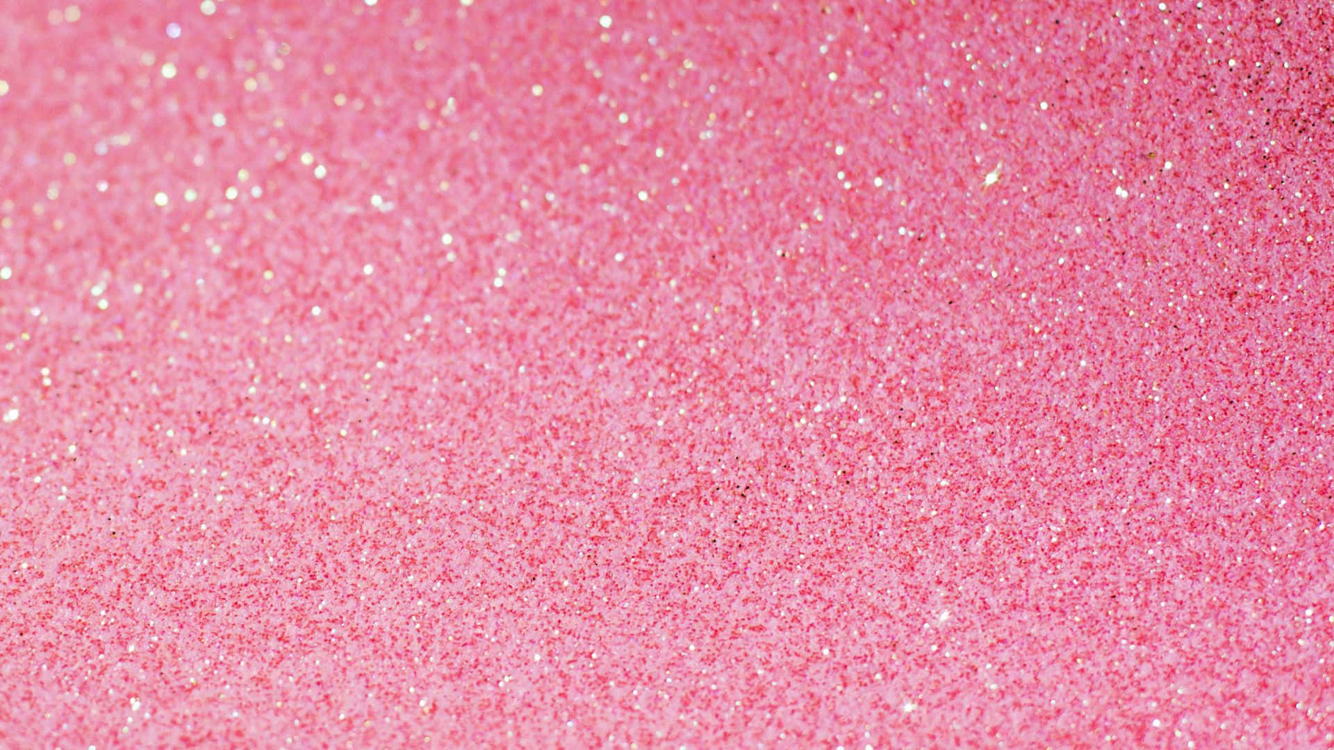 Pink Sparkles 桌布 壁紙 — 鮮豔粉紅亮粉的近距離特寫，帶有閃爍的銀色斑點捕捉光線。