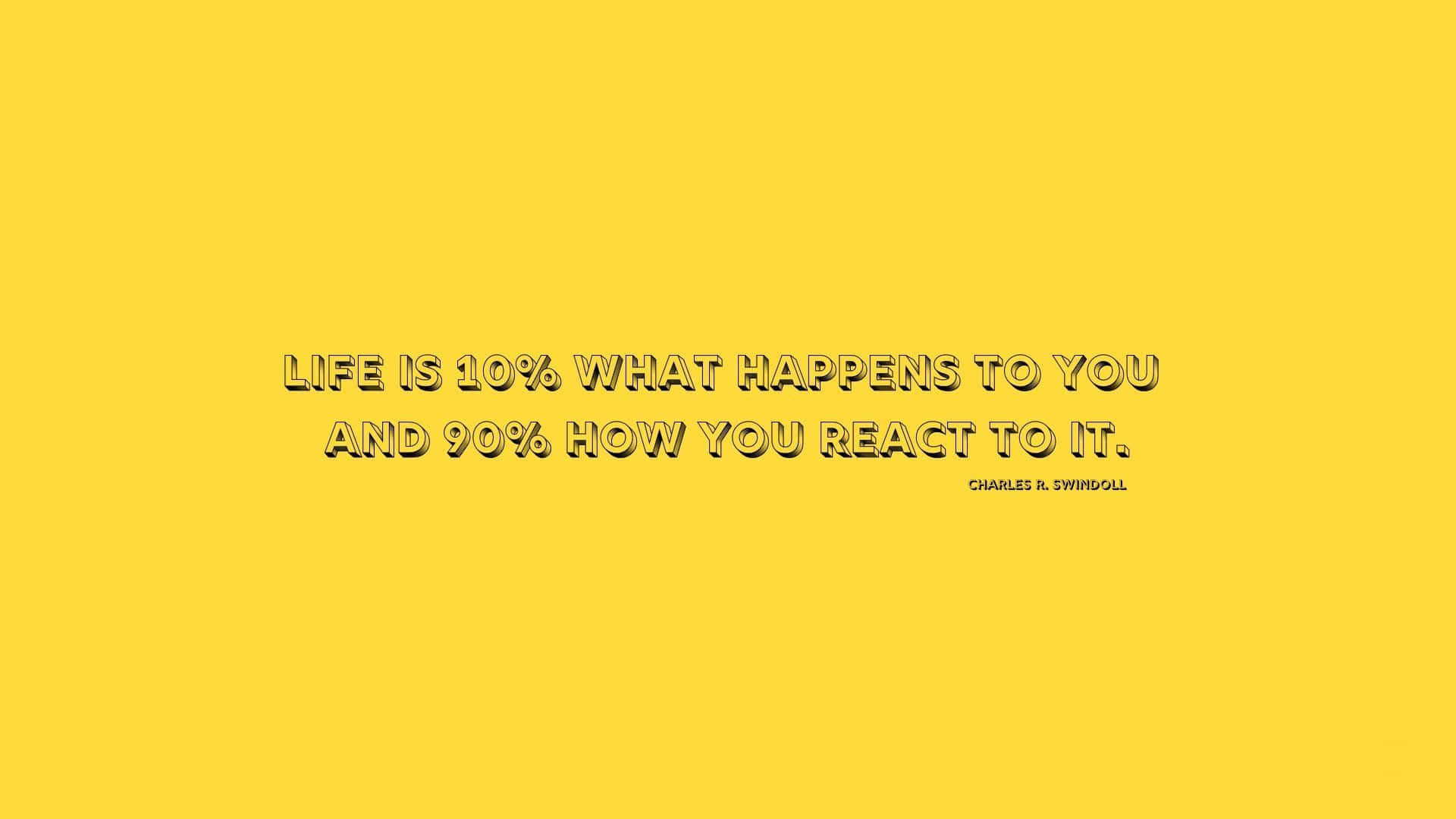 Motivation Aesthetic 桌布 壁紙 — 鮮豔黃色背景上的粗體黑色文字，顯示Charles R. Swindoll的勵志名言。